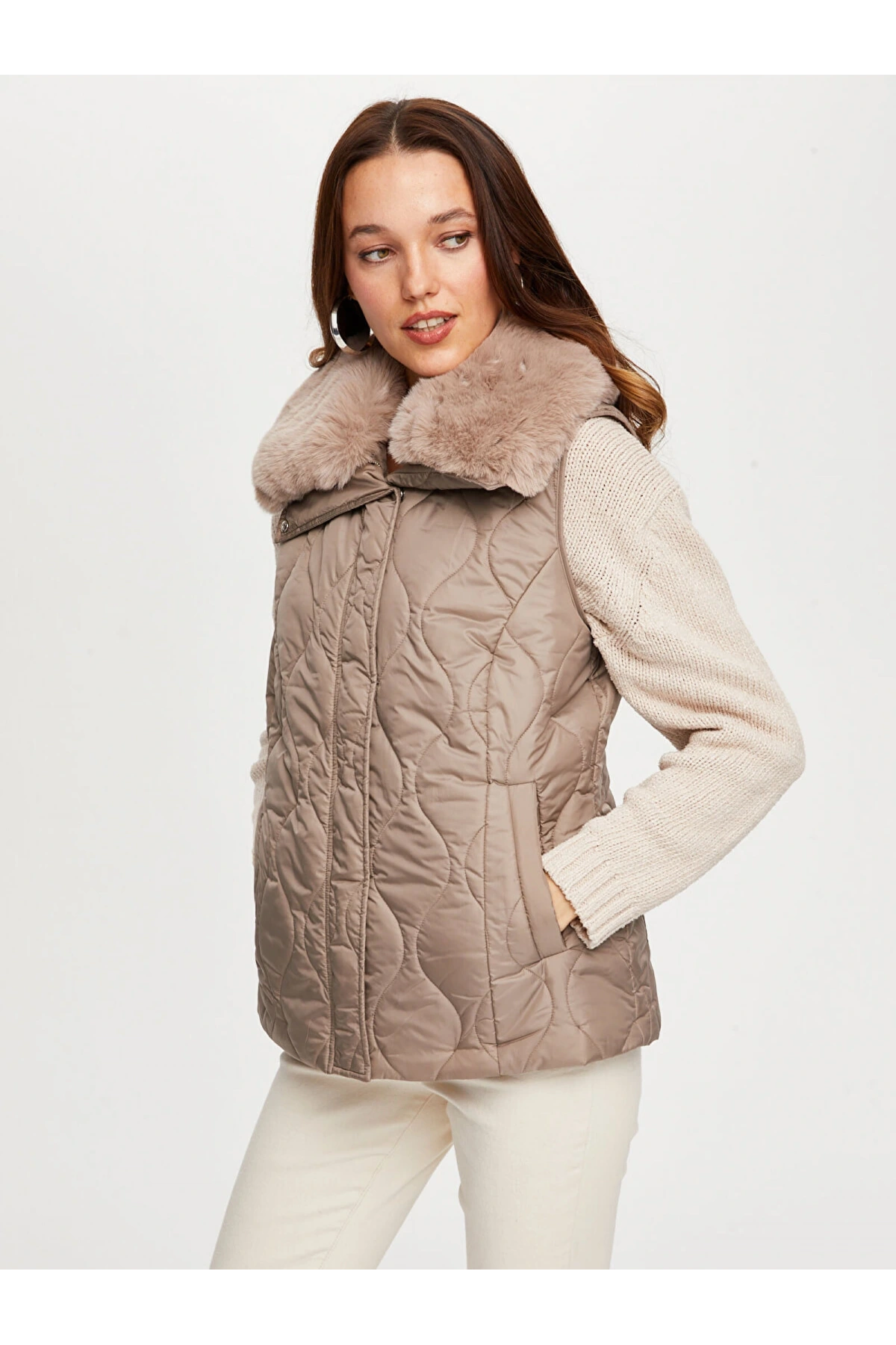 Faik Sönmez Kadın Yakası Suni Kürk Detalı Kapitone Vizon Yelek UW26KYL008