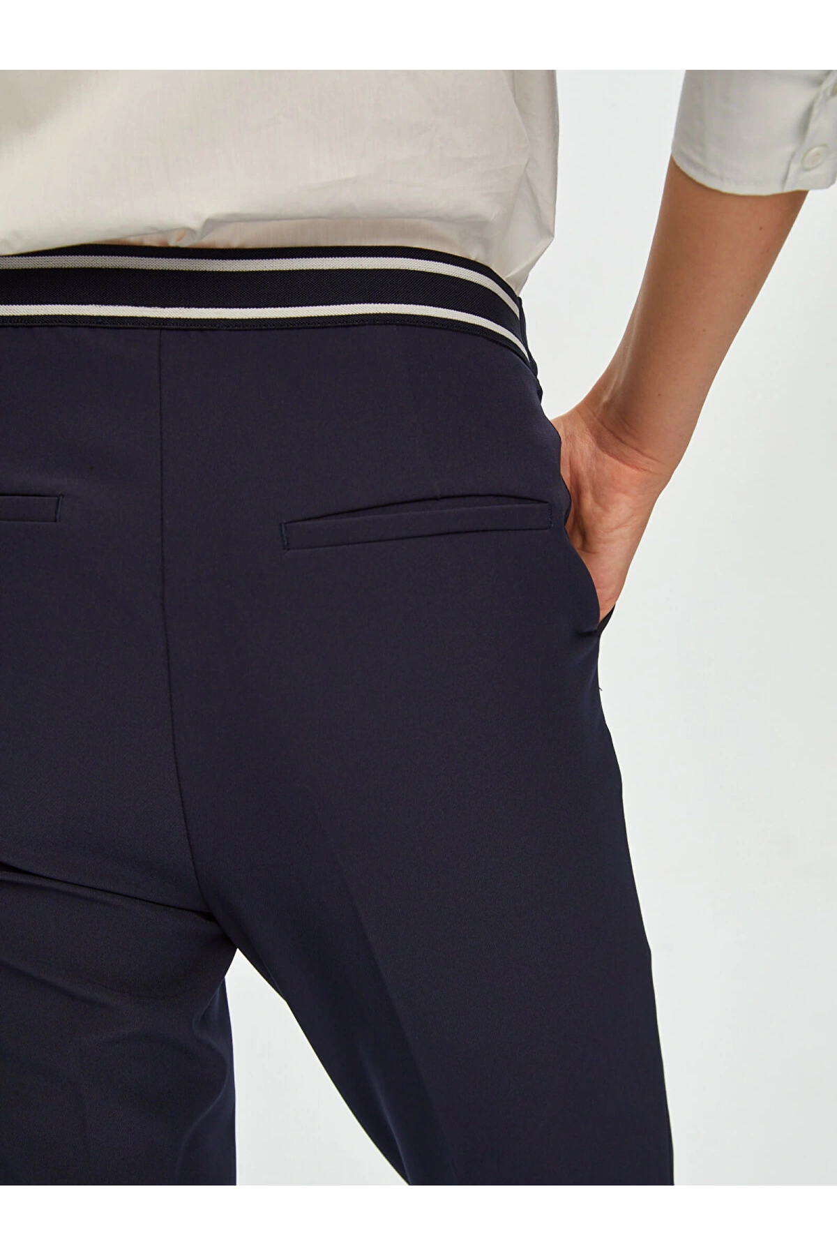 Faik Sönmez Kadın Arka Kemeri Lastikli Slim Fit Lacivert Pantolon B00088