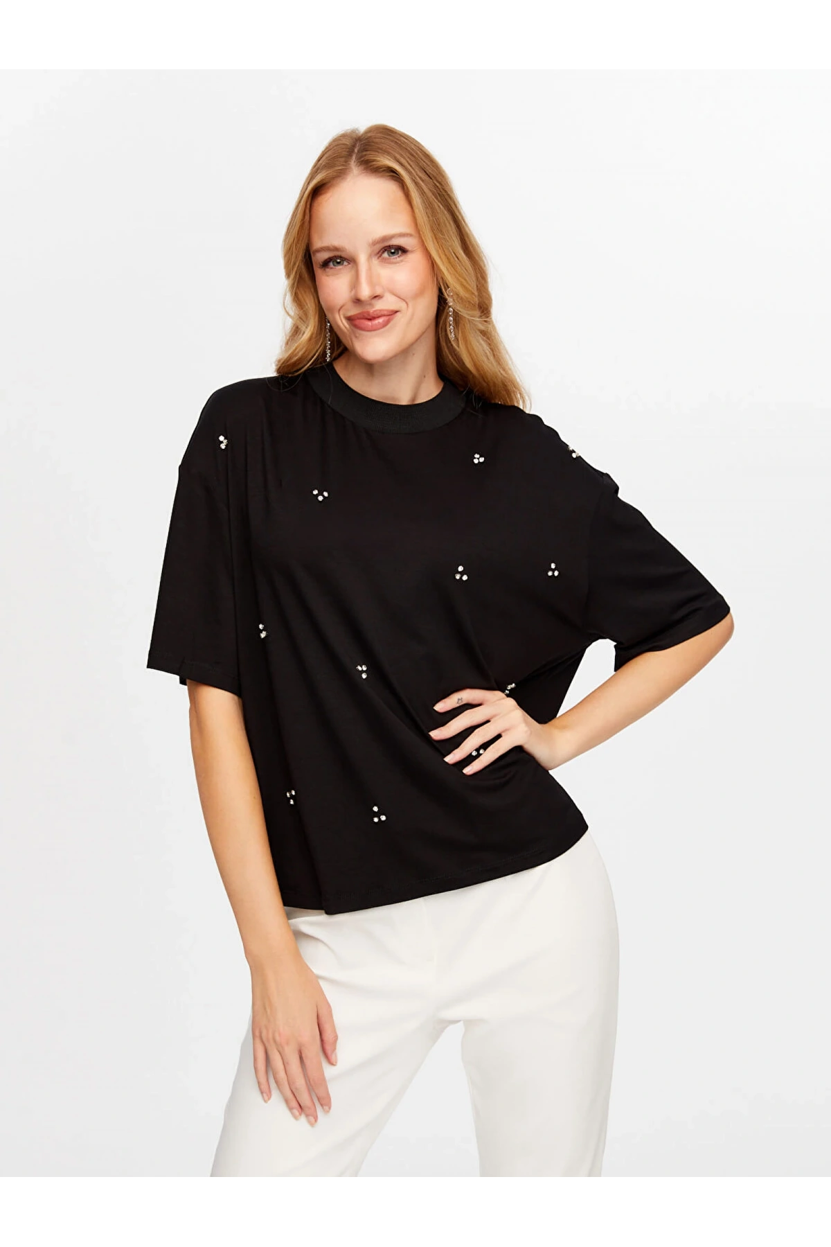 Faik Sönmez Kadın Önü Taş İşli Yuvarlak Yaka Kısa Kol Siyah T-Shirt UW26TSH066