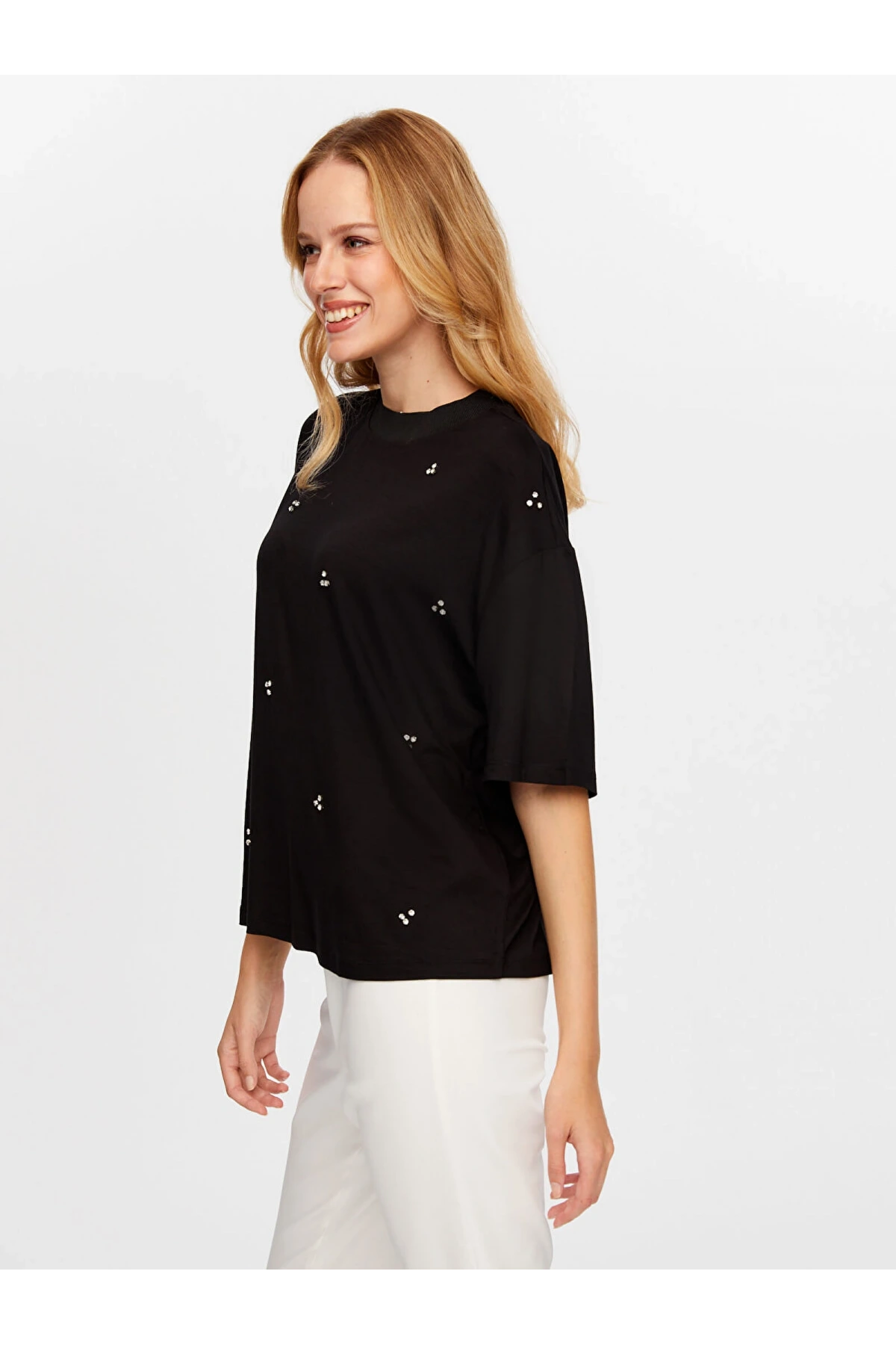 Faik Sönmez Kadın Önü Taş İşli Yuvarlak Yaka Kısa Kol Siyah T-Shirt UW26TSH066