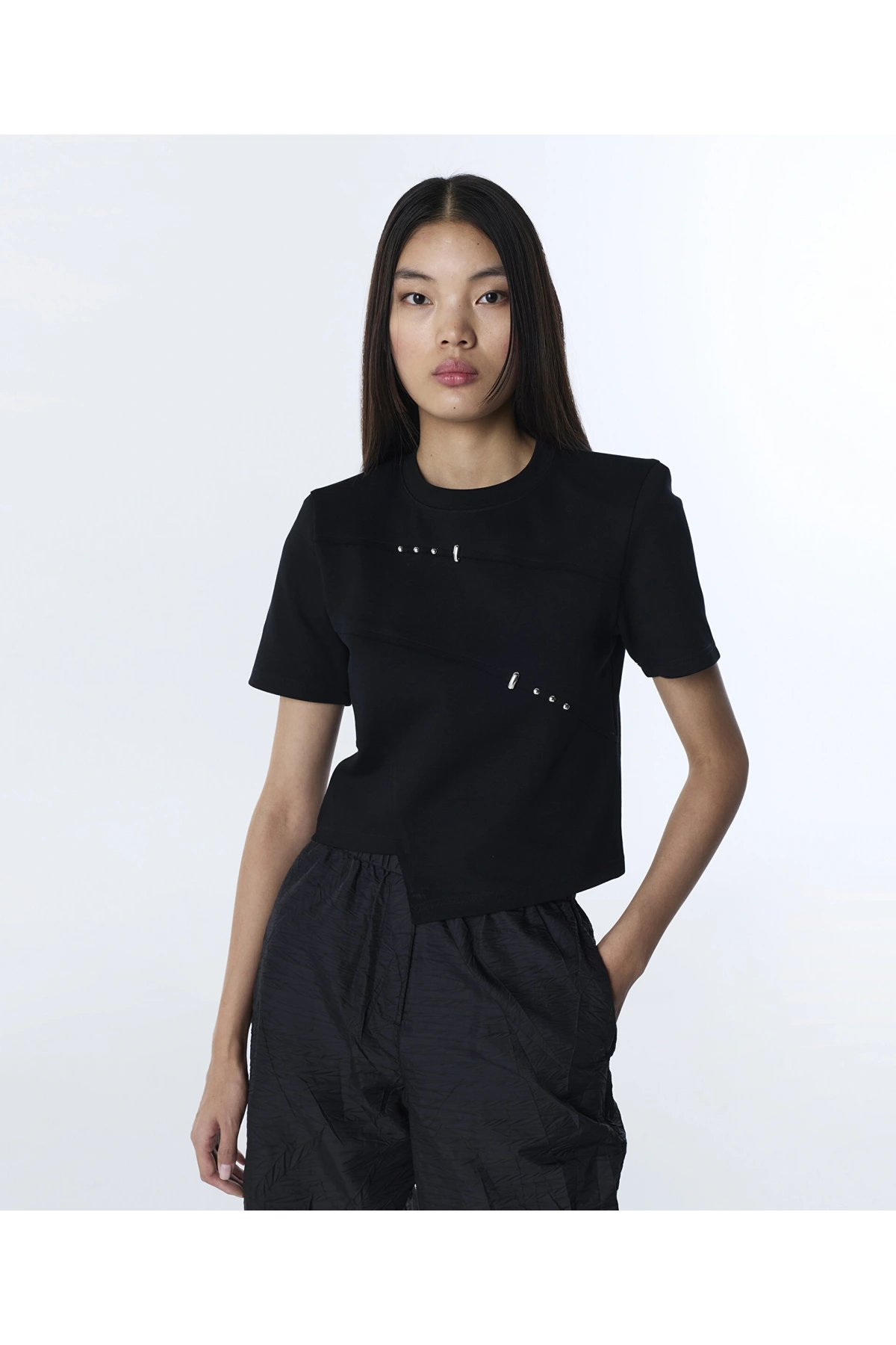 Twist Metal Aksesuarlı Asimetrik T-Shirt TS1260070090