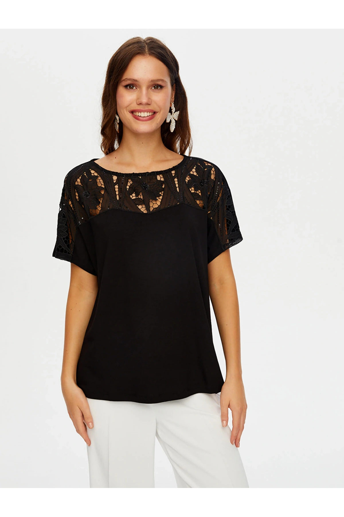Faik Sönmez Kadın Payetli Dantel Garnili Kayık Yaka Kısa Kol Örme Siyah Bluz UW26BLZ027