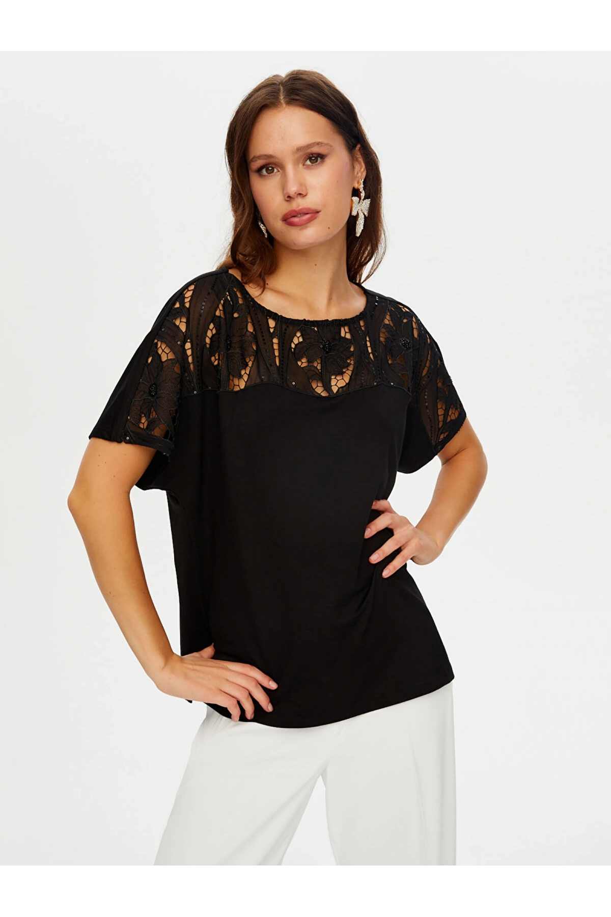 Faik Sönmez Kadın Payetli Dantel Garnili Kayık Yaka Kısa Kol Örme Siyah Bluz UW26BLZ027