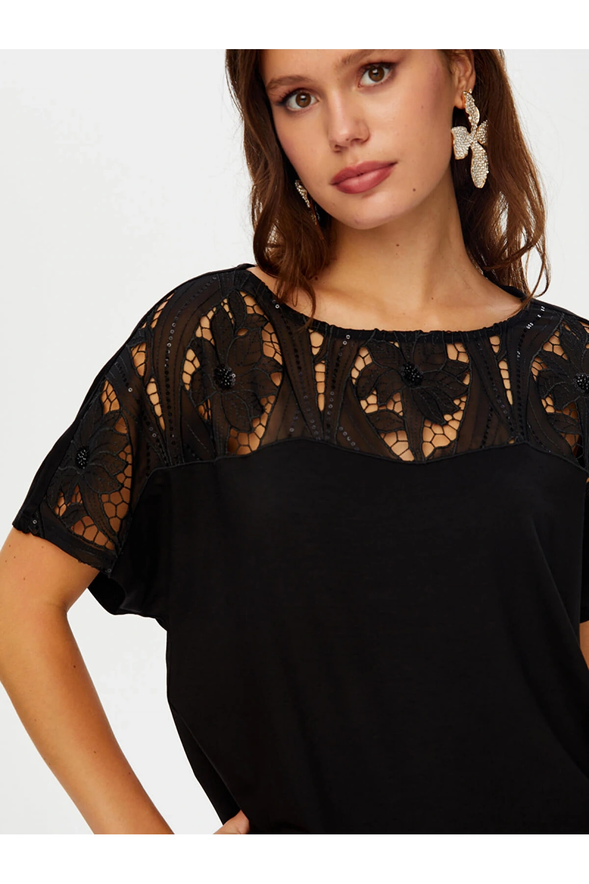 Faik Sönmez Kadın Payetli Dantel Garnili Kayık Yaka Kısa Kol Örme Siyah Bluz UW26BLZ027