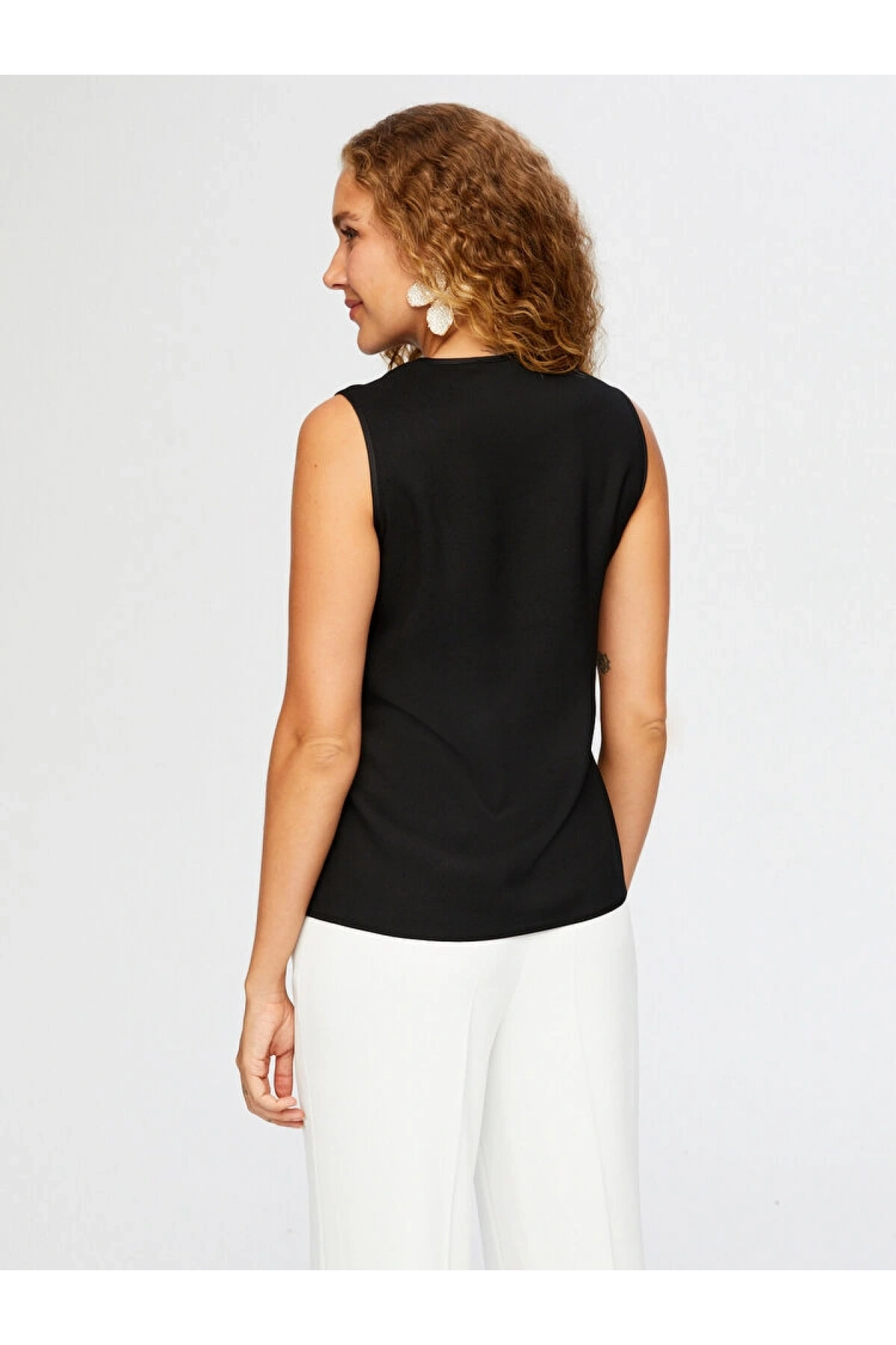 Faik Sönmez Kadın Yakası Delik İşi Nakış Detaylı Şık Siyah Atlet UW26ATL015