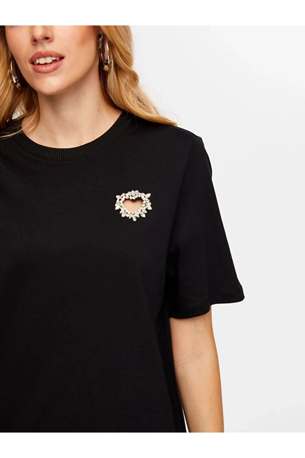 Faik Sönmez Kadın Taş Kalp Nakışlı Kısa Kollu Siyah T-Shirt UW26TSH094