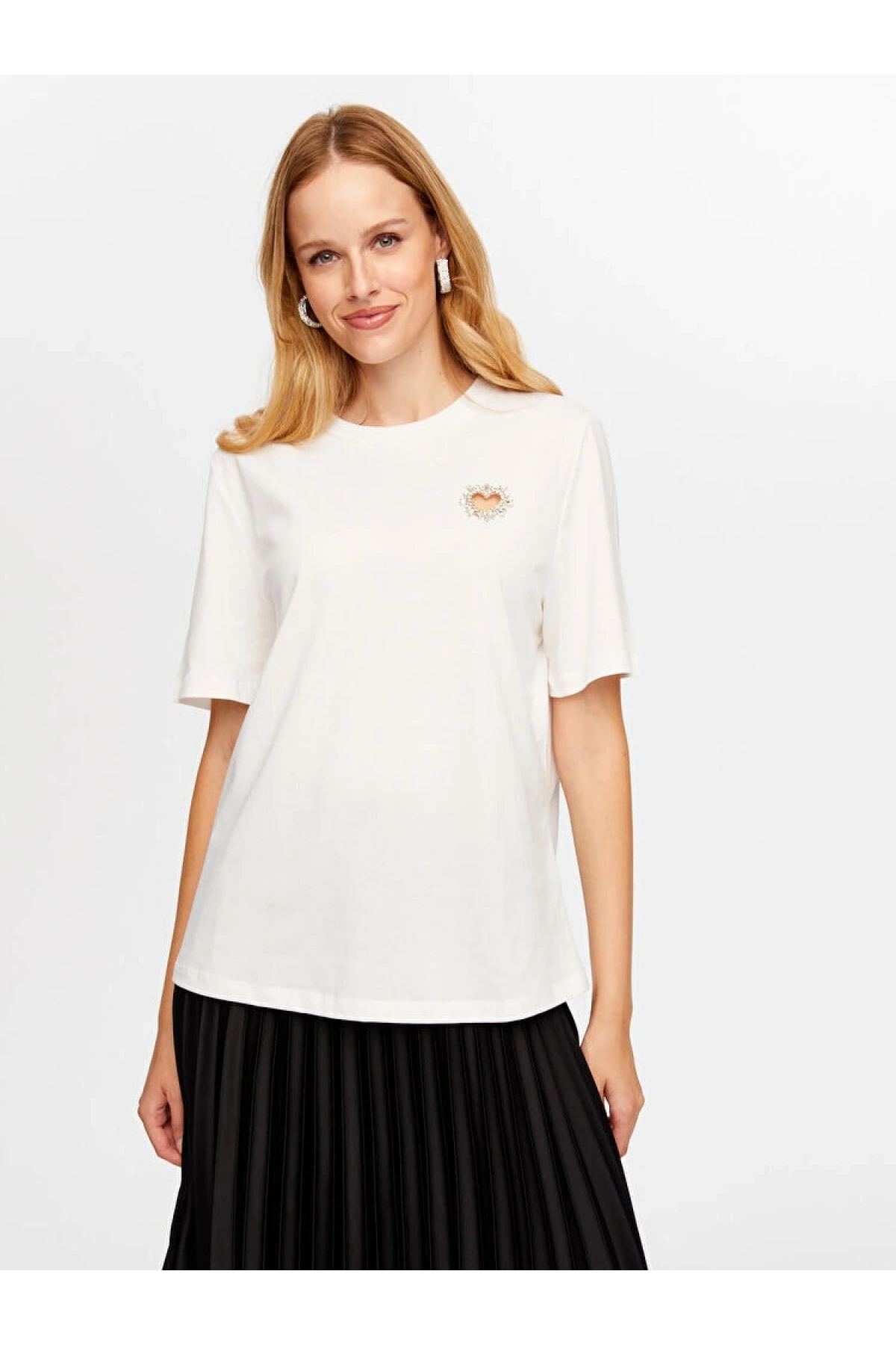 Faik Sönmez Kadın Taş Kalp Nakışlı Kısa Kollu Ekru T-Shirt UW26TSH094