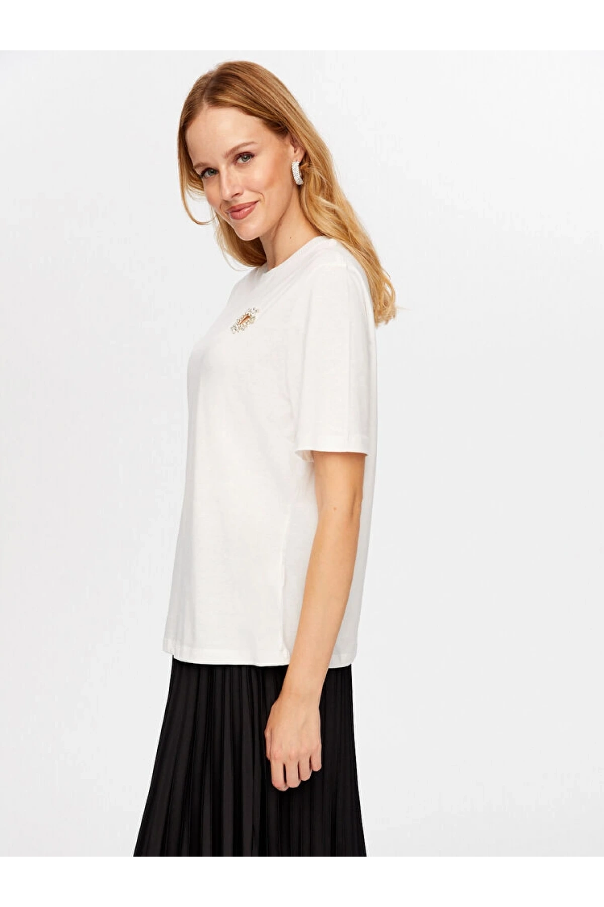 Faik Sönmez Kadın Taş Kalp Nakışlı Kısa Kollu Ekru T-Shirt UW26TSH094