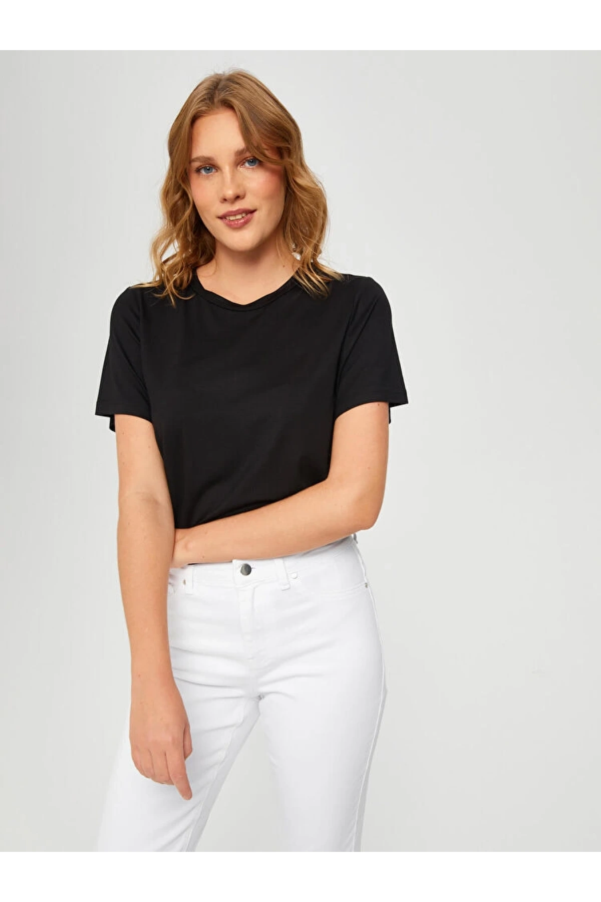 Faik Sönmez Kadın Yuvarlak Yaka Kısa Kol Siyah T-Shirt B00002