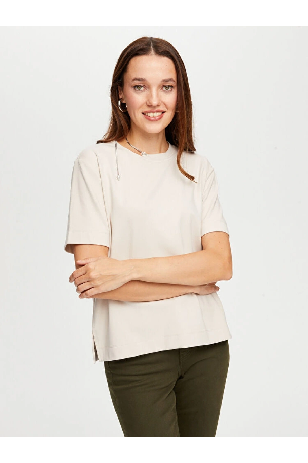 Faik Sönmez Yakası Zincir Düğme Aksesuarlı Kısa Kol T-Shirt UW26TSH087