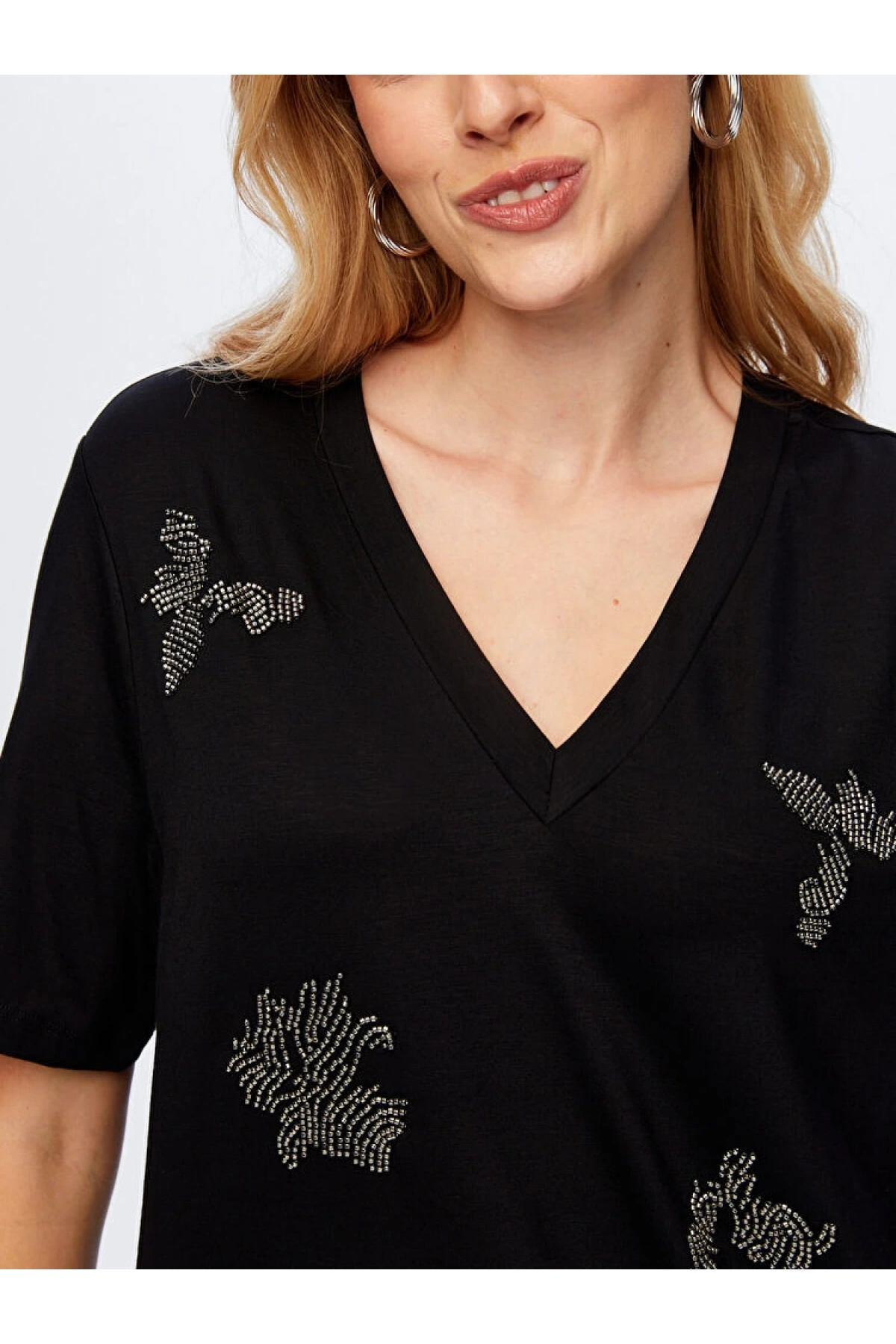 Faik Sönmez Kadın Önü Boncuk İşi Nakışlı V Yaka Siyah T-Shirt UW26TSH059