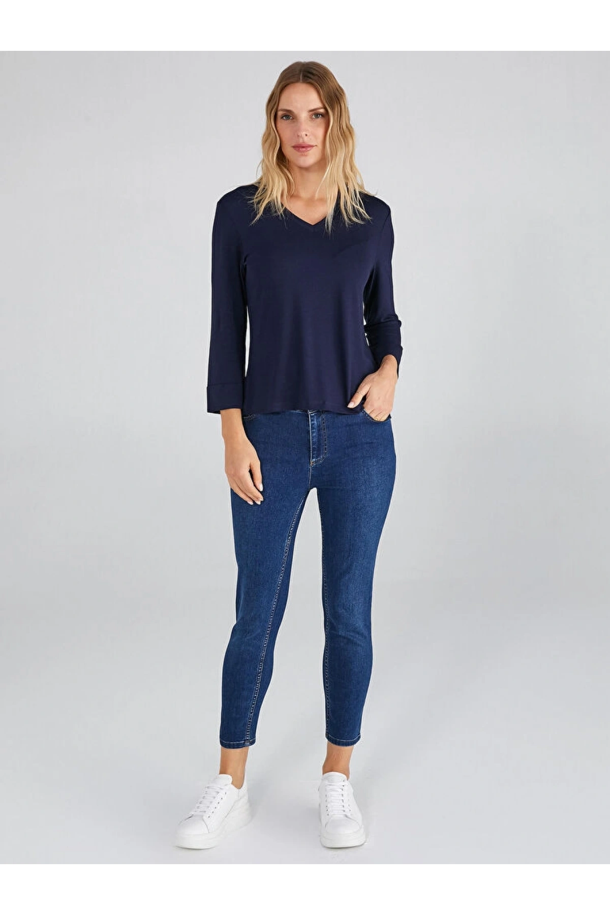 Faik Sönmez Kadın V Yaka Truvakar Kol Lacivert T-Shirt B00018