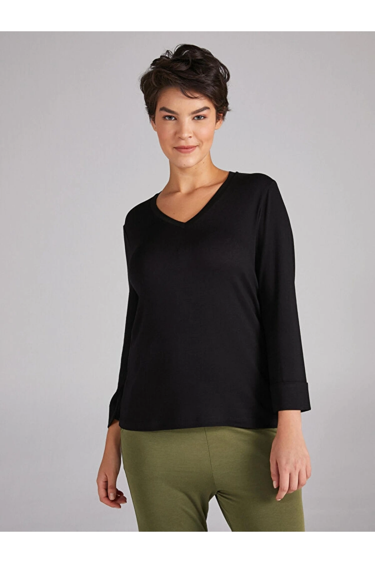 Faik Sönmez Kadın V Yaka Truvakar Kol Siyah T-Shirt B00018