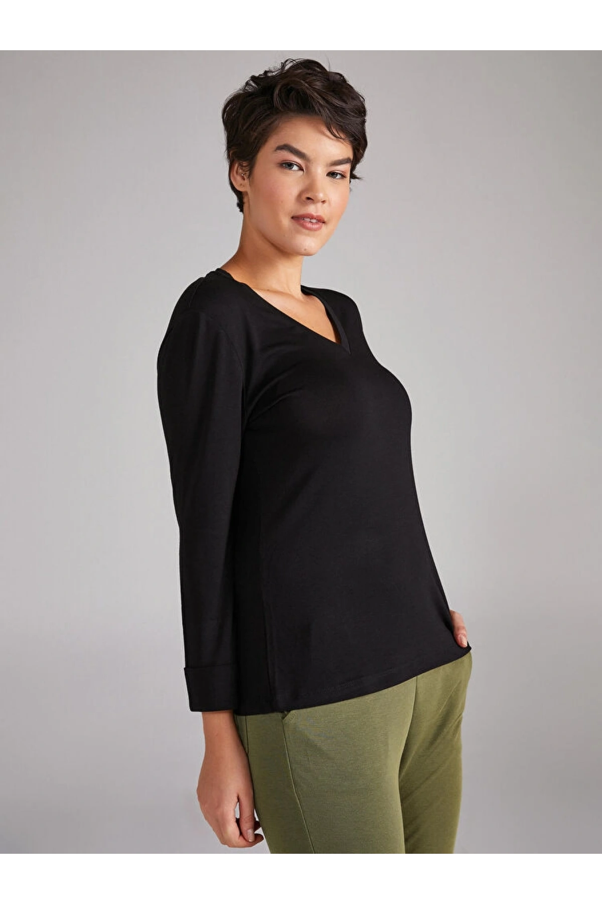 Faik Sönmez Kadın V Yaka Truvakar Kol Siyah T-Shirt B00018