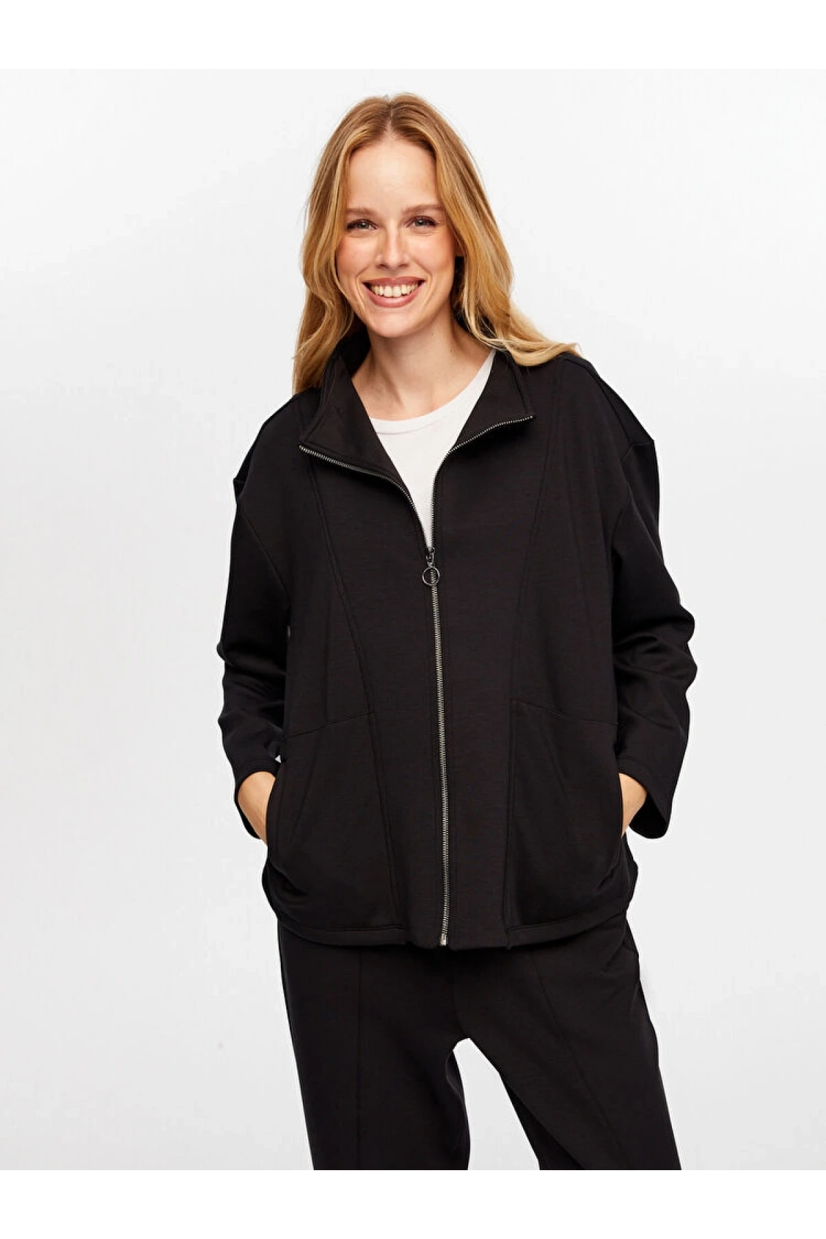 Faik Sönmez Kadın Dik Yaka Modallı Siyah Eşofman Üstü UW26ESU005