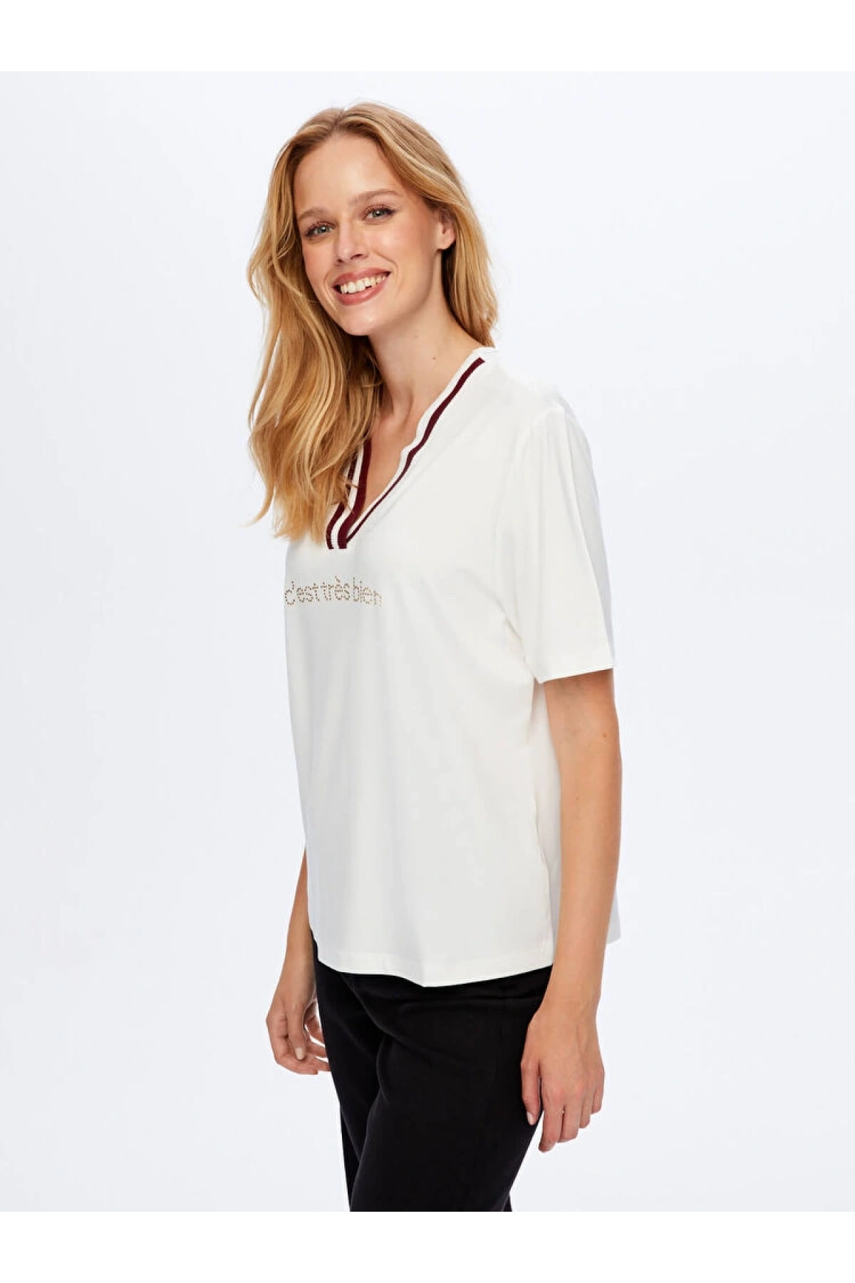 Faik Sönmez Kadın Renkli Triko Yakalı Sloganlı Ekru T-Shirt UW26TSH055