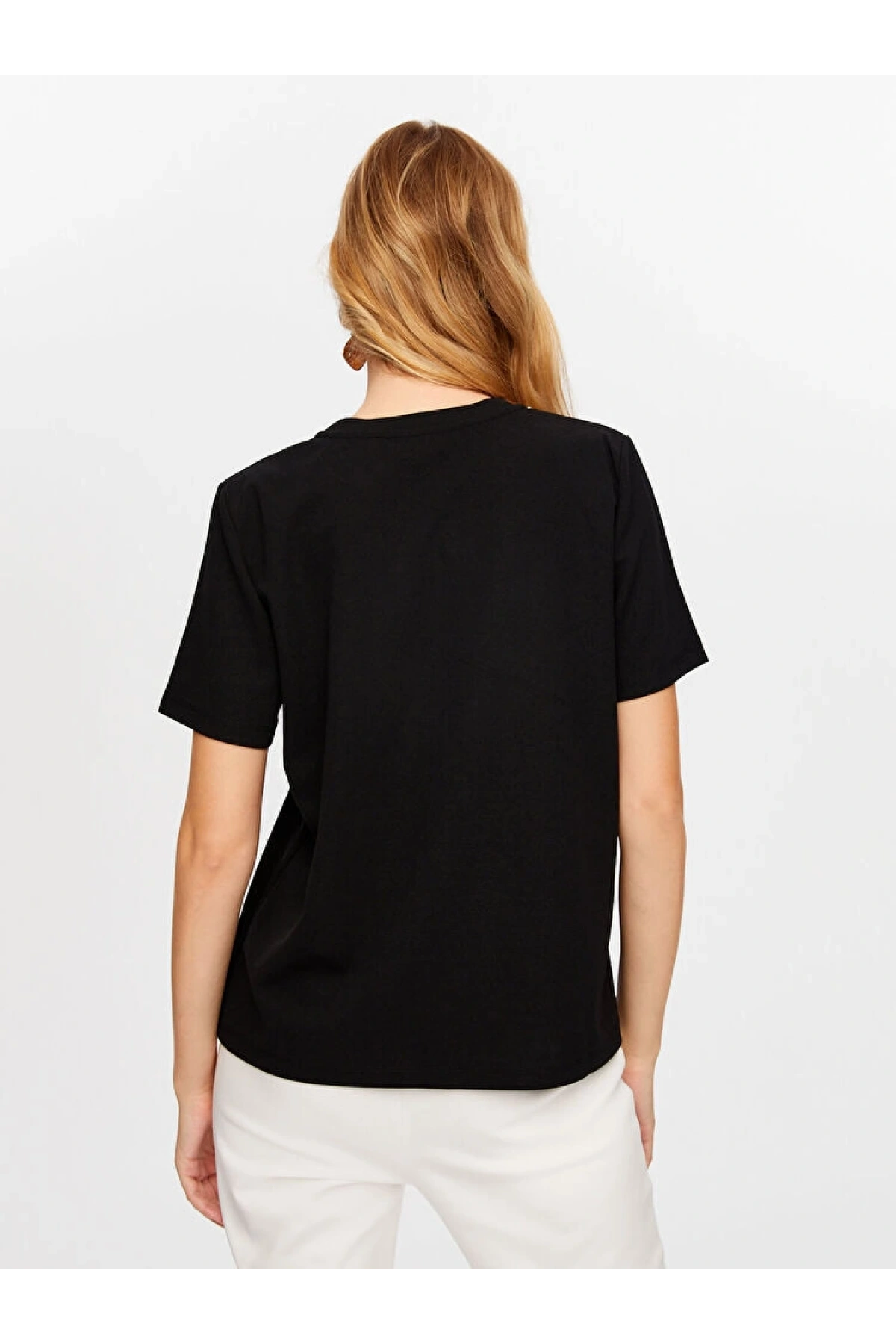 Faik Sönmez Kadın Yakası Zincir Şerit Detaylı Yuvarlak Yaka Kısa Kol Siyah T-Shirt UW26TSH062