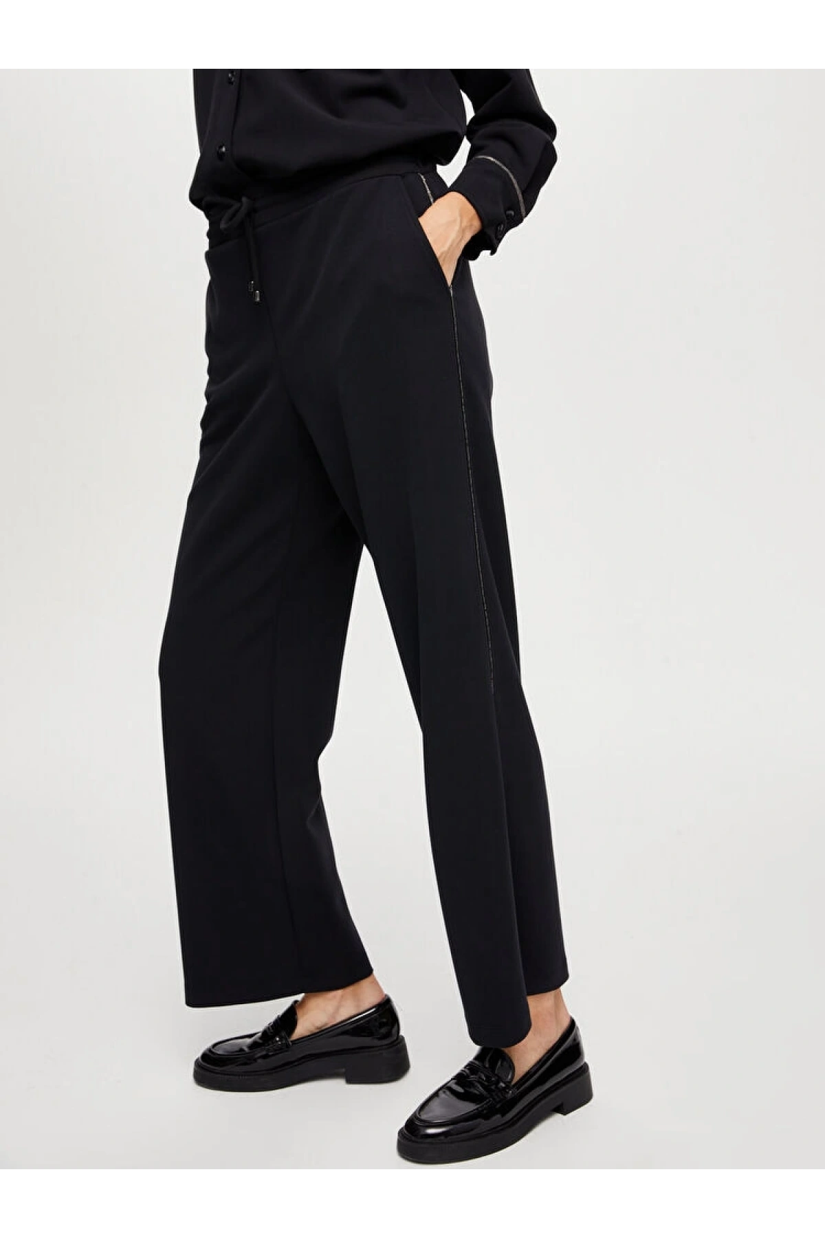 Faik Sönmez Kadın Relax Zincir Şeritli Straight Fit Modallı Örme Siyah Pantolon UW26PNT031