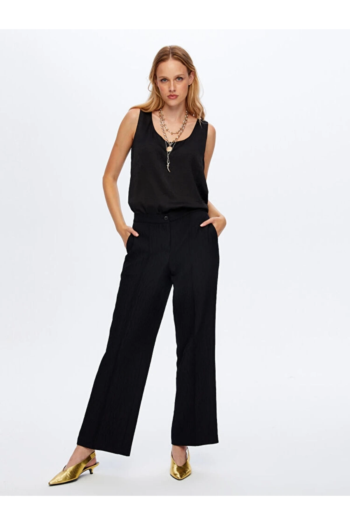 Faik Sönmez Kadın Beli Lastikli Kendinden Dokulu Wide Leg Fit Siyah Pantolon UW26PNT018