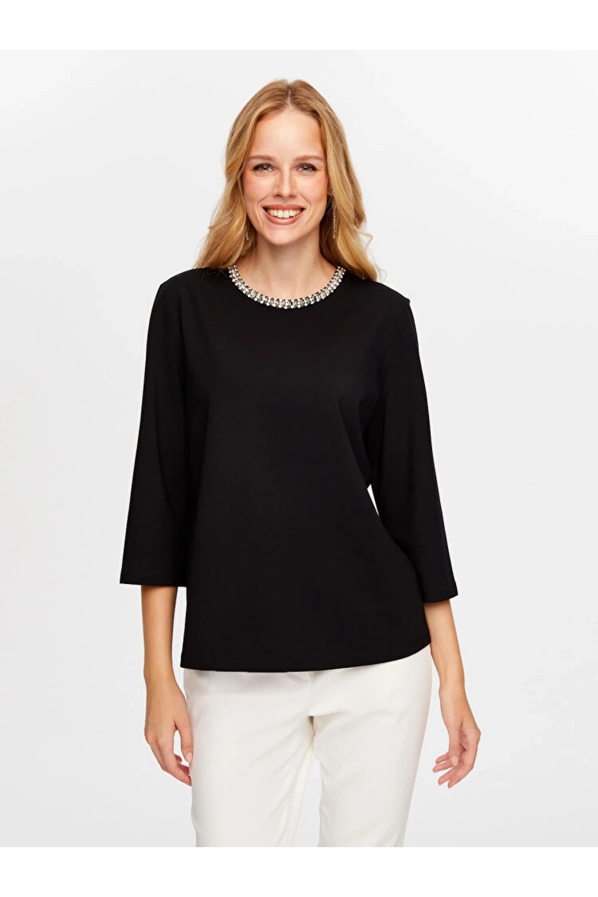Faik Sönmez Kadın Yakası Taşlı Yuvarlak Yaka Siyah T-Shirt UW26TSH072