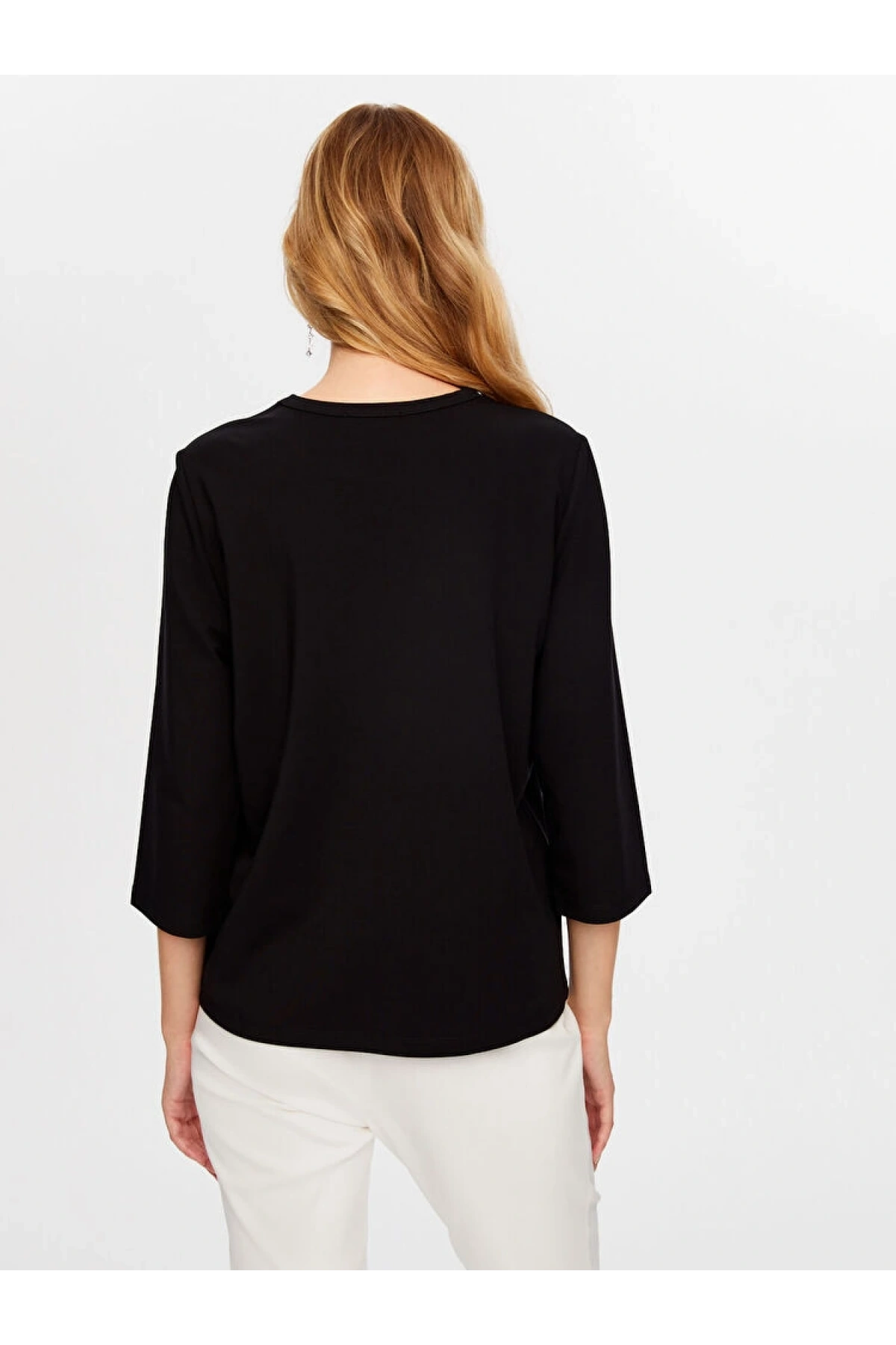 Faik Sönmez Kadın Yakası Taşlı Yuvarlak Yaka Siyah T-Shirt UW26TSH072