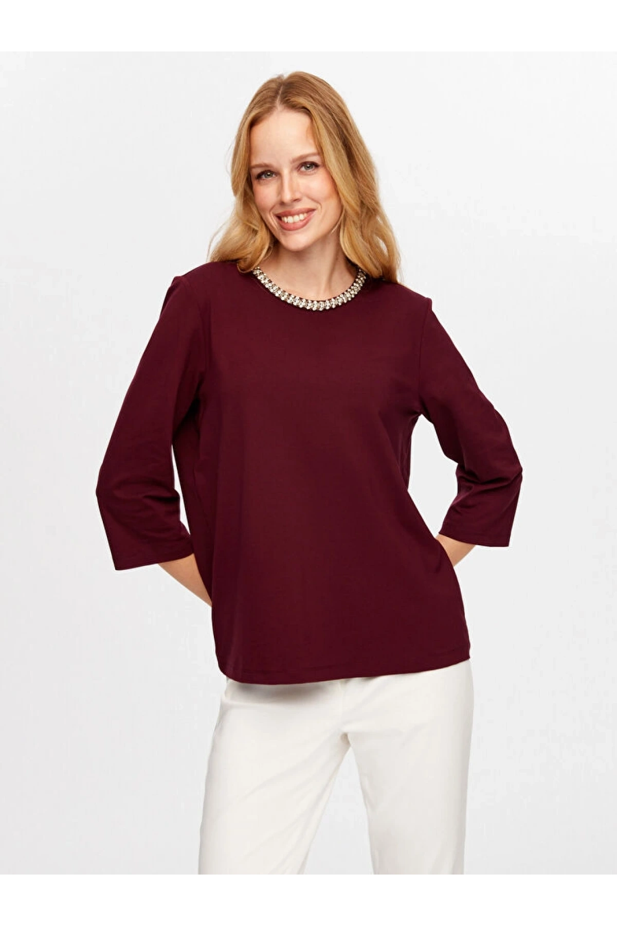 Faik Sönmez Kadın Yakası Taşlı Yuvarlak Yaka Mürdüm T-Shirt UW26TSH072