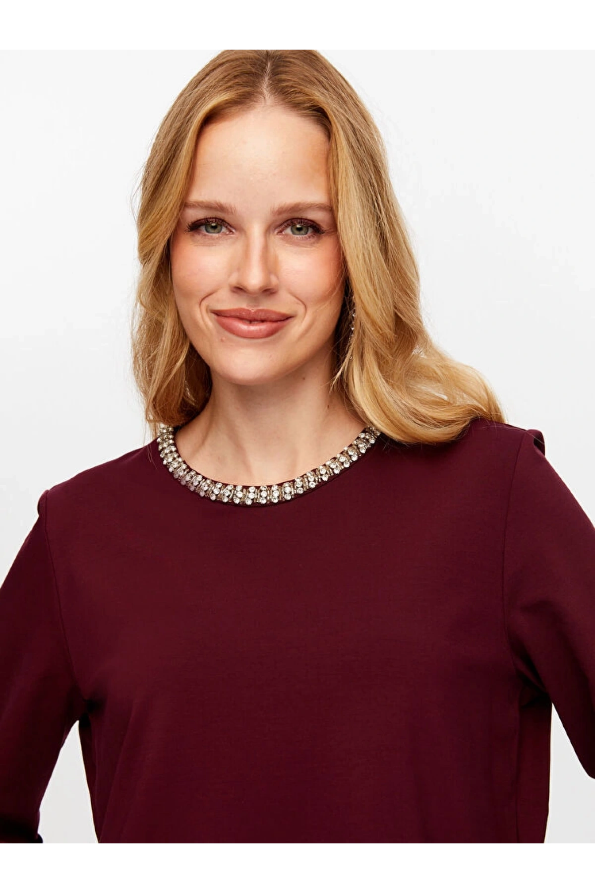 Faik Sönmez Kadın Yakası Taşlı Yuvarlak Yaka Mürdüm T-Shirt UW26TSH072