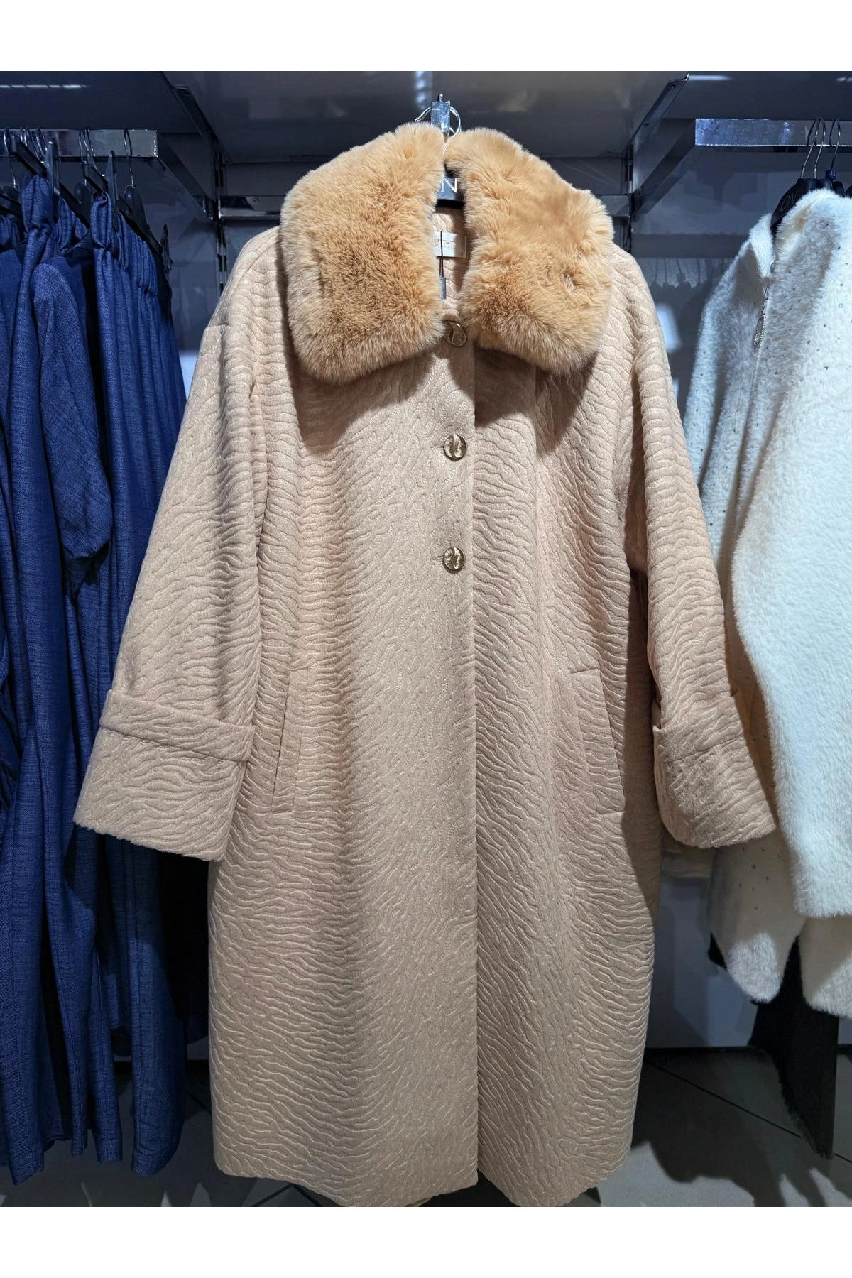 Matex Yakası Peluş Kendinden Desenli Kaban 8108