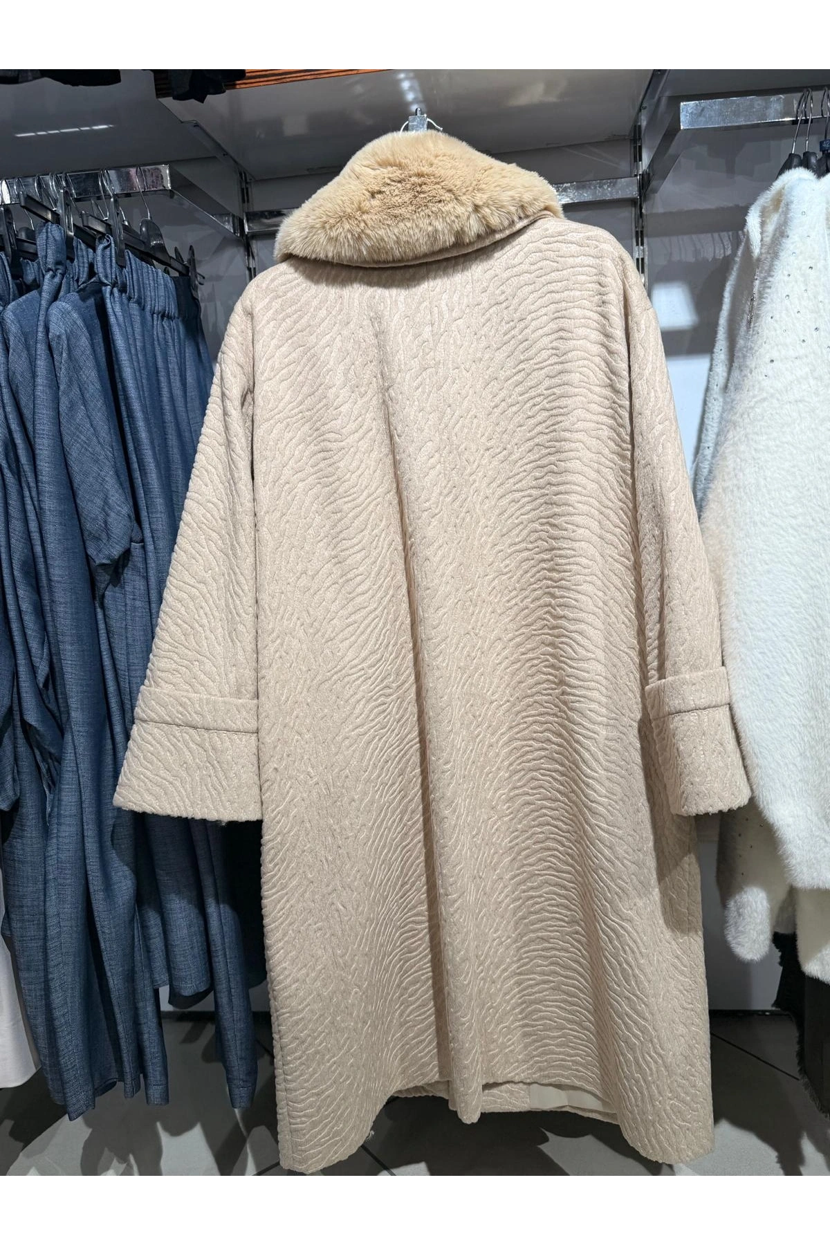 Matex Yakası Peluş Kendinden Desenli Kaban 8108