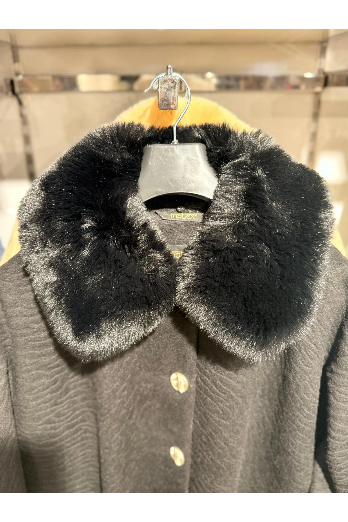 Matex Yakası Peluş Kendinden Desenli Kaban 8108