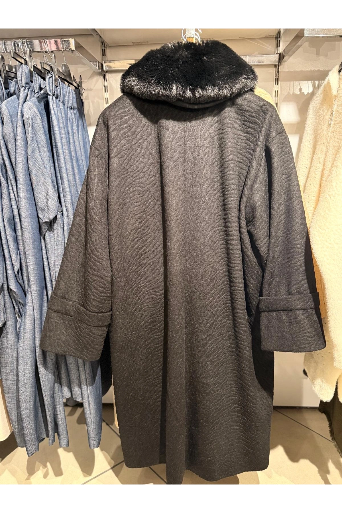 Matex Yakası Peluş Kendinden Desenli Kaban 8108