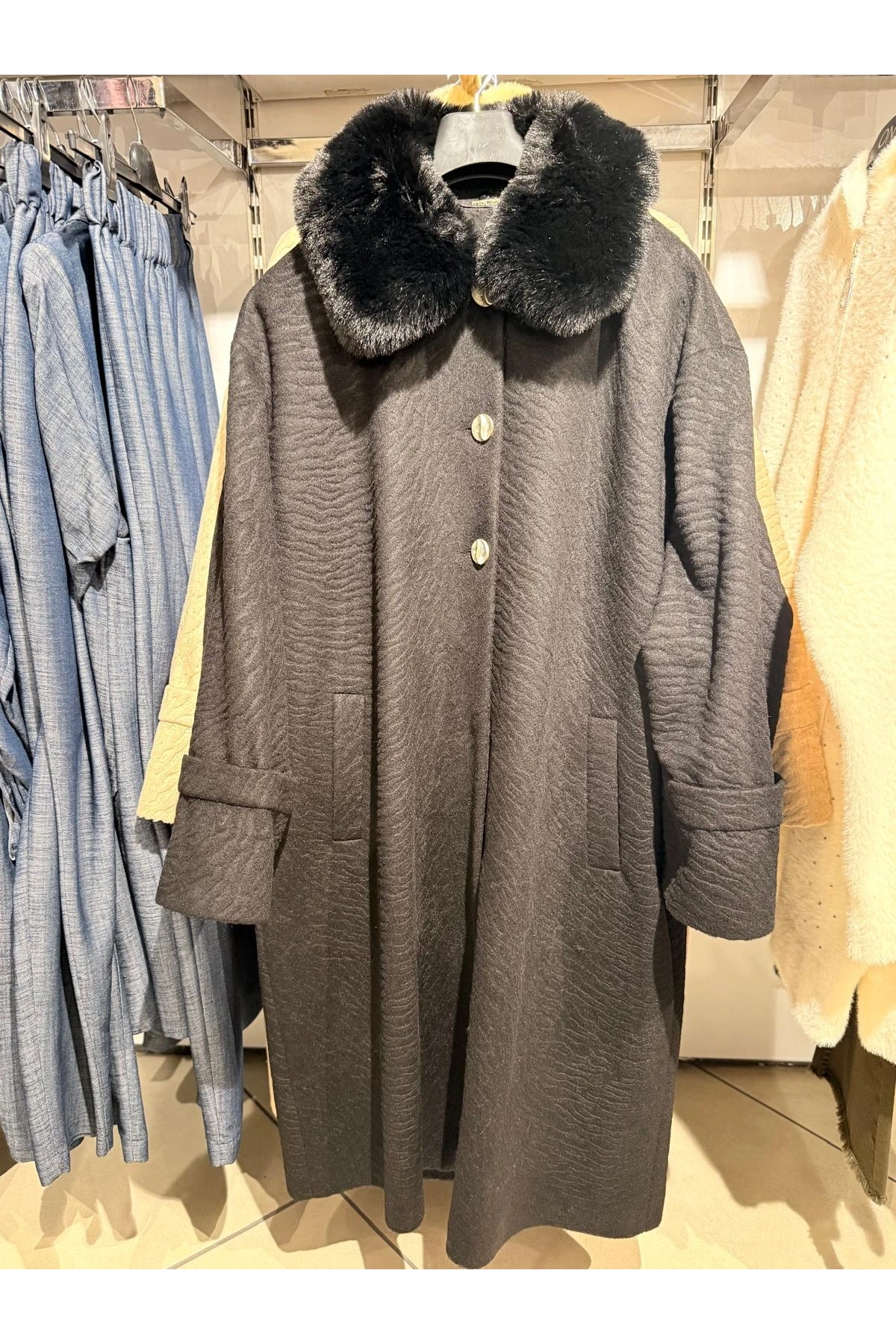 Matex Yakası Peluş Kendinden Desenli Kaban 8108