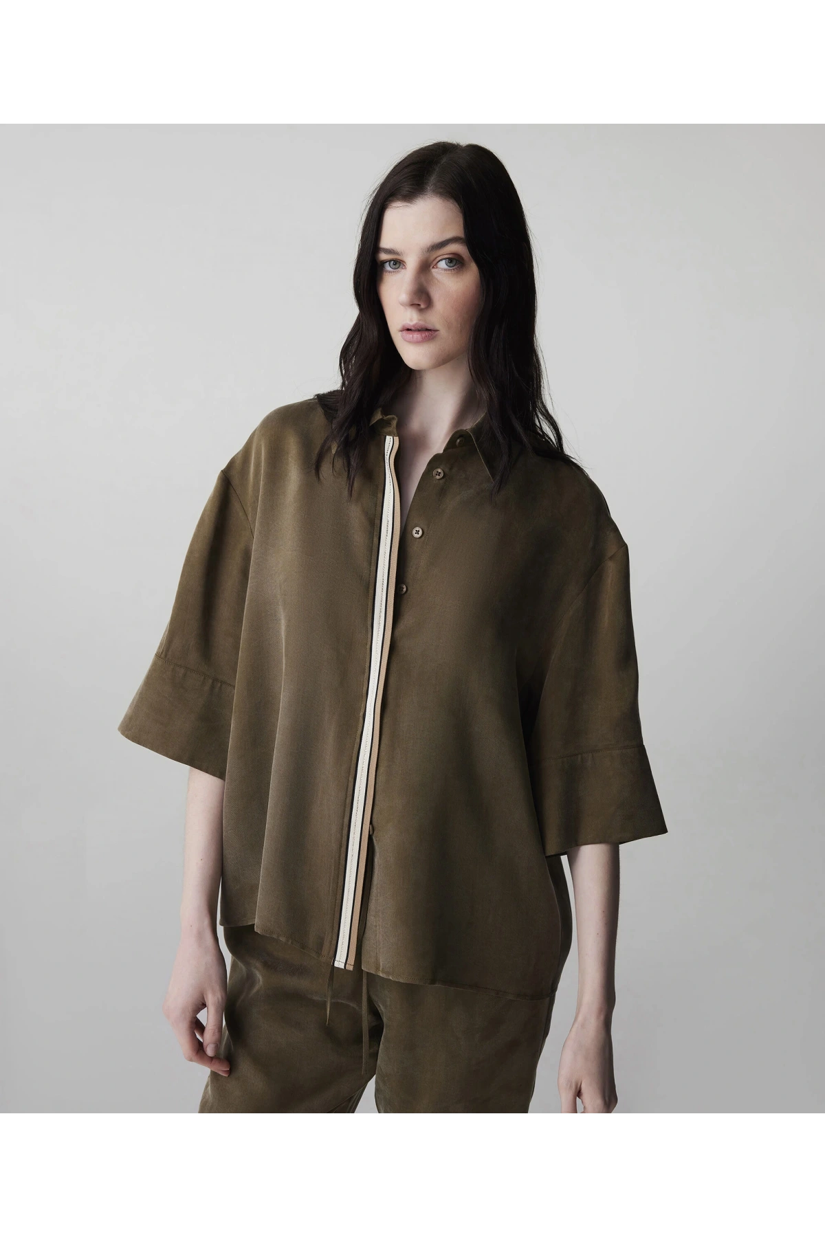 İpekyol Kontrast Biyeli Hotfix Baskılı Gömlek IS1260025153