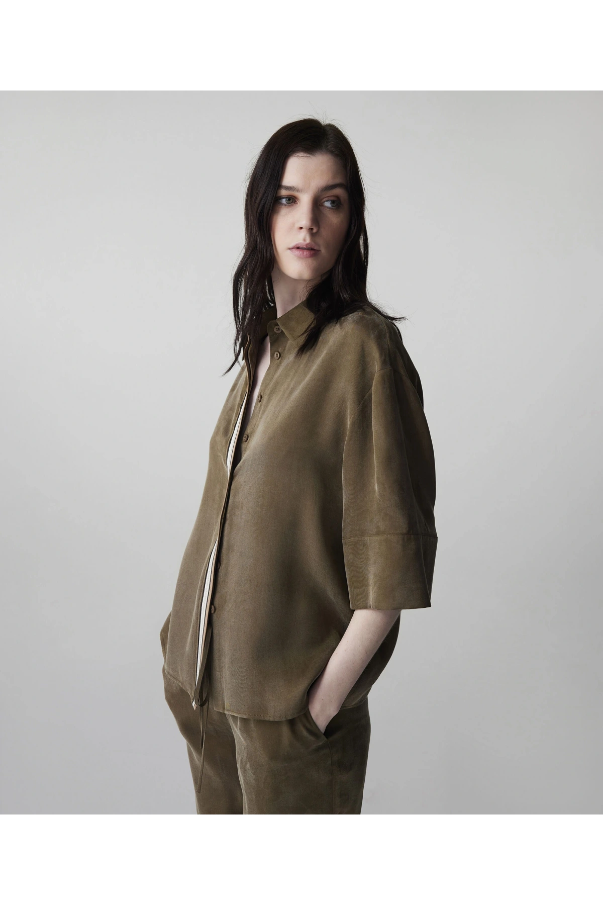 İpekyol Kontrast Biyeli Hotfix Baskılı Gömlek IS1260025153