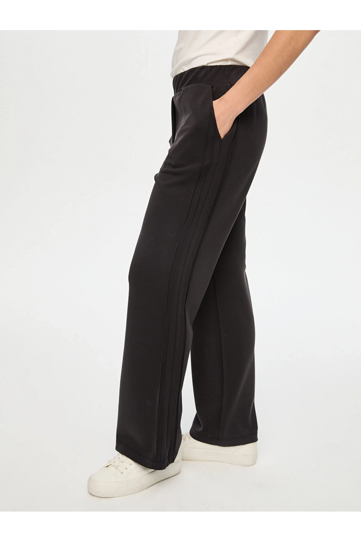 Faik Sönmez Yanı Dikiş Detaylı Modallı Eşofman Altı US26ESA002