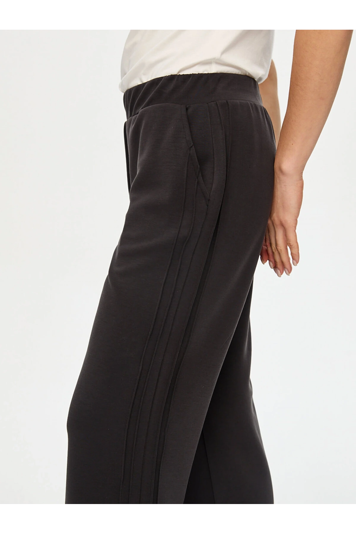 Faik Sönmez Yanı Dikiş Detaylı Modallı Eşofman Altı US26ESA002