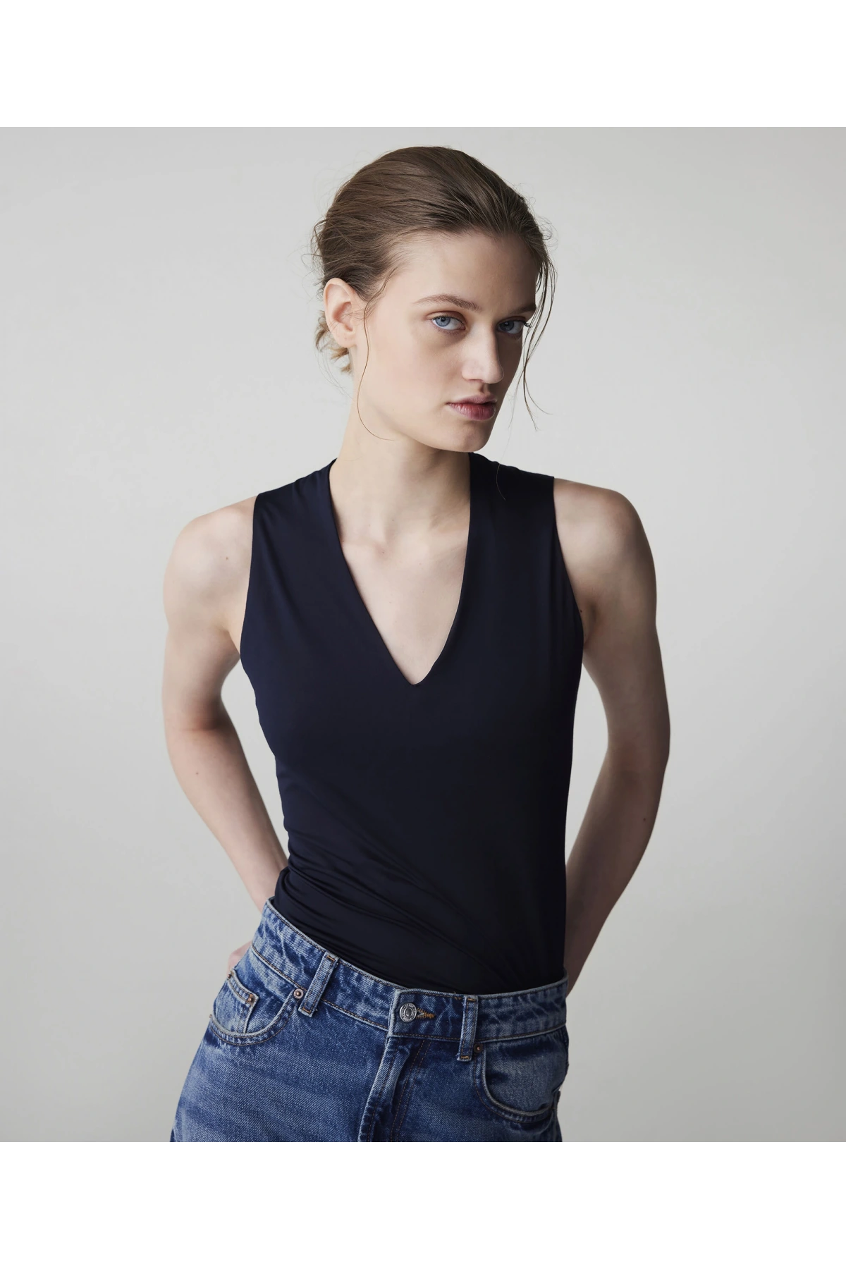 İpekyol V Yaka Basic T-Şhirt IS1260070042