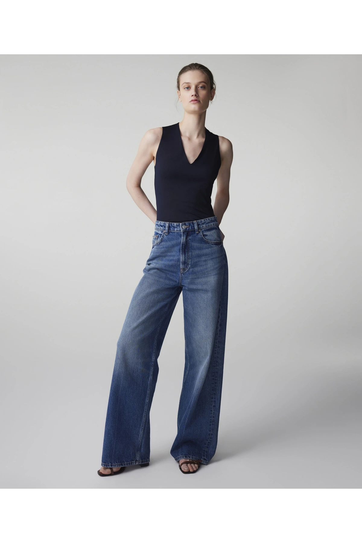 İpekyol V Yaka Basic T-Şhirt IS1260070042