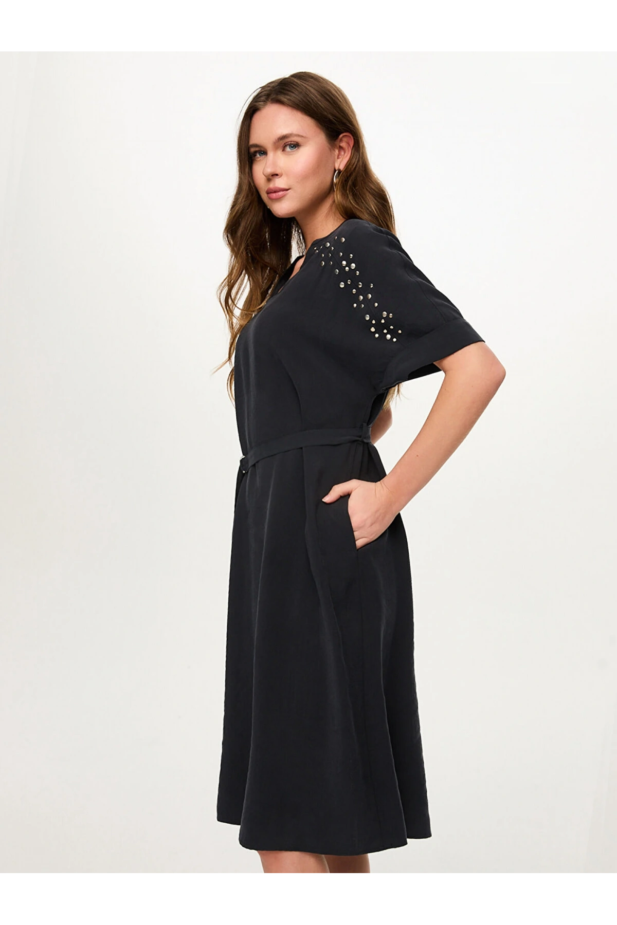 Faik Sönmez Omuzu Trok Taş Detaylı Beli Kemerli Elbise US26ELB039