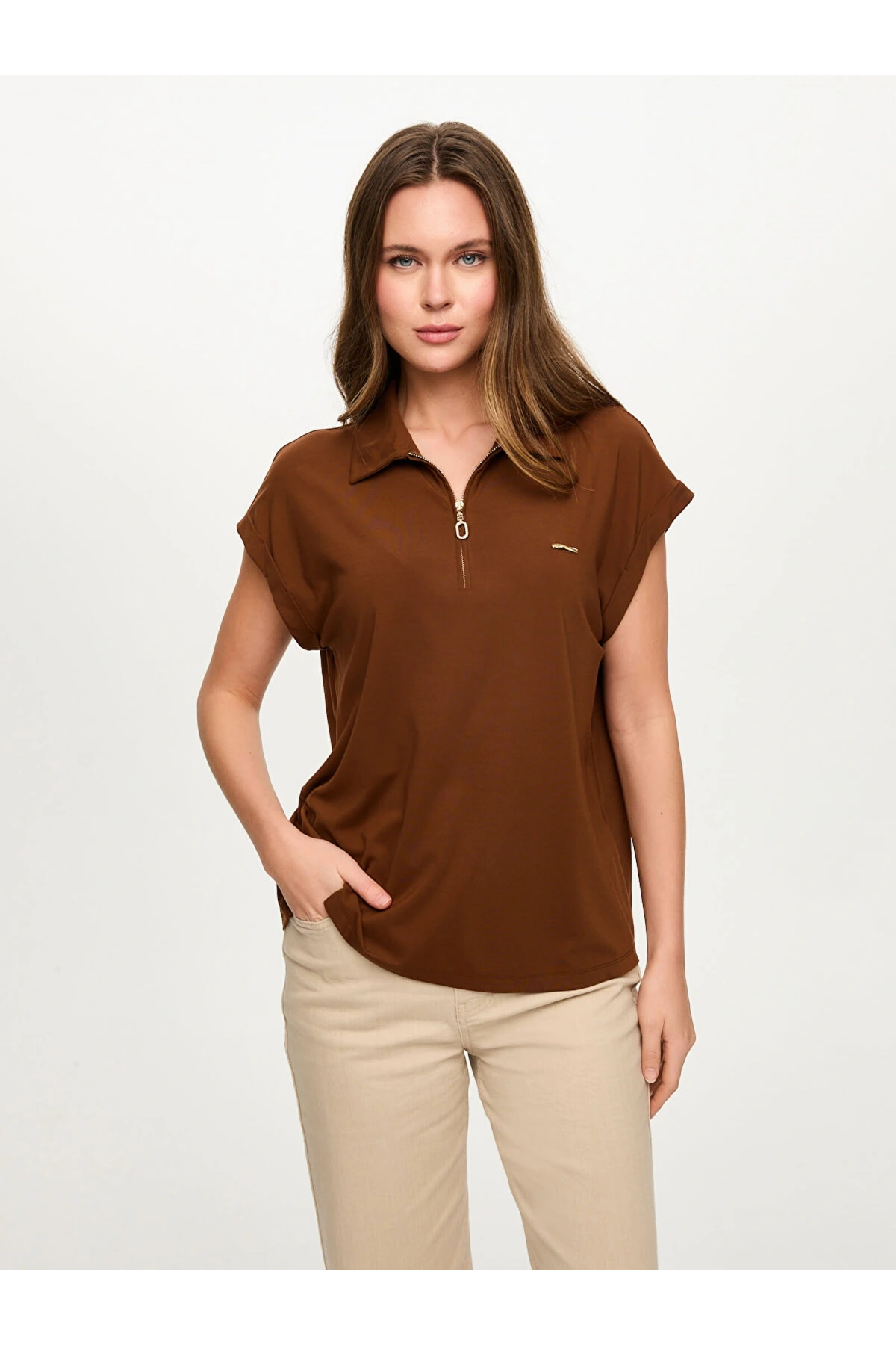 Faik Sönmez Polo Yaka Metal Aksesuar Detaylı T-Shirt US26TSH089