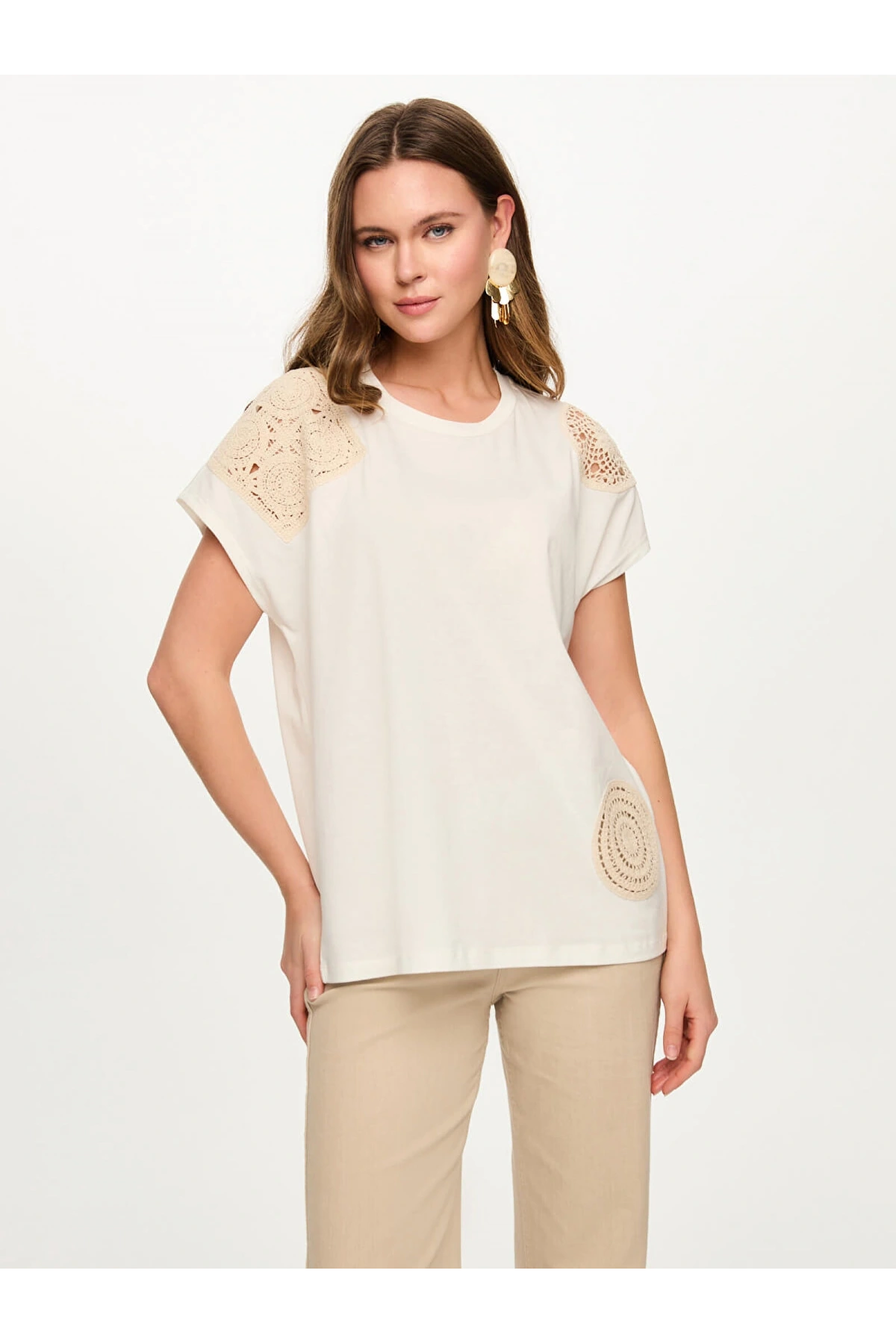 Faik Sönmez Kroşe Aplike Detaylı Yuvarlak Yaka T-Shirt US26TSH086