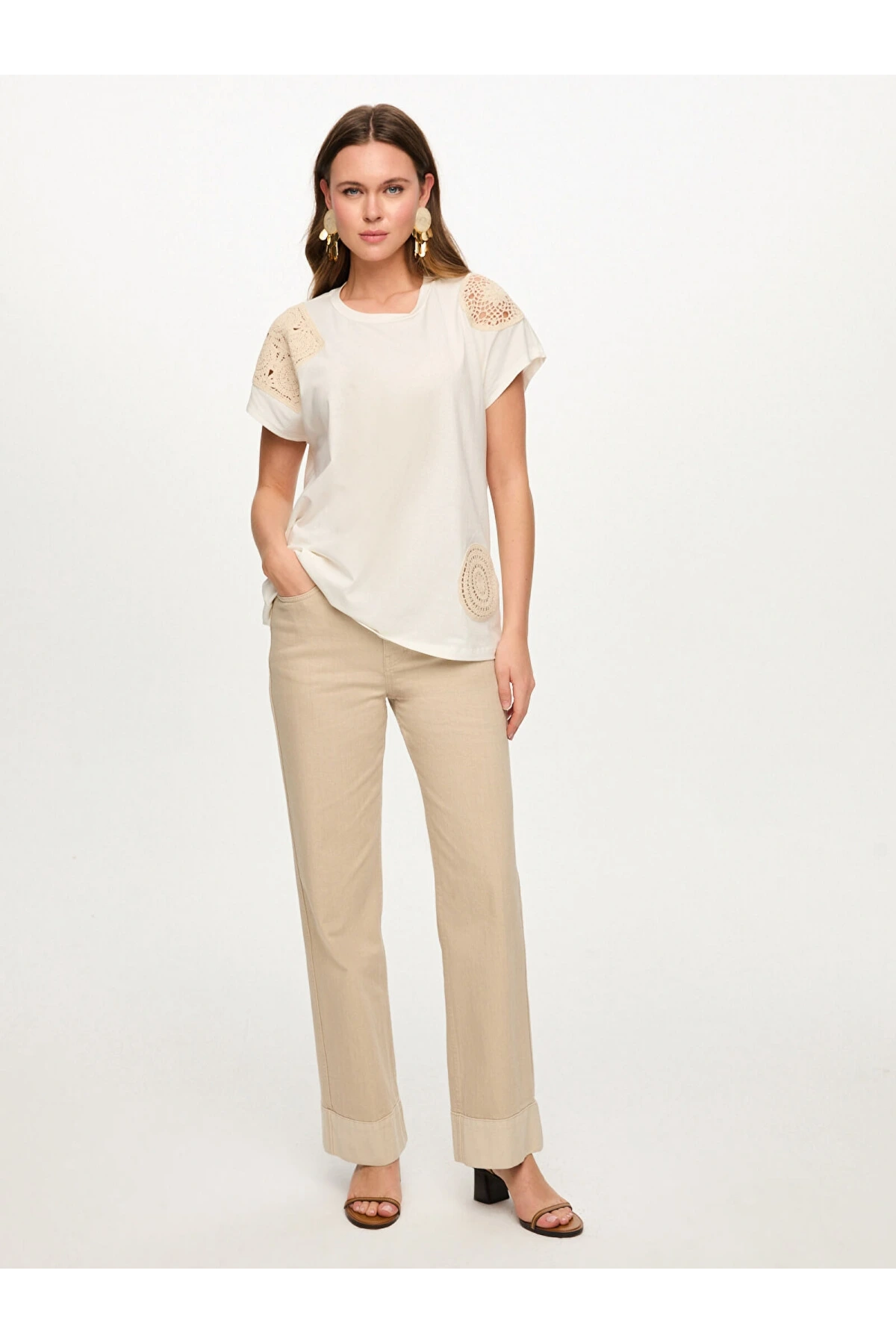 Faik Sönmez Kroşe Aplike Detaylı Yuvarlak Yaka T-Shirt US26TSH086