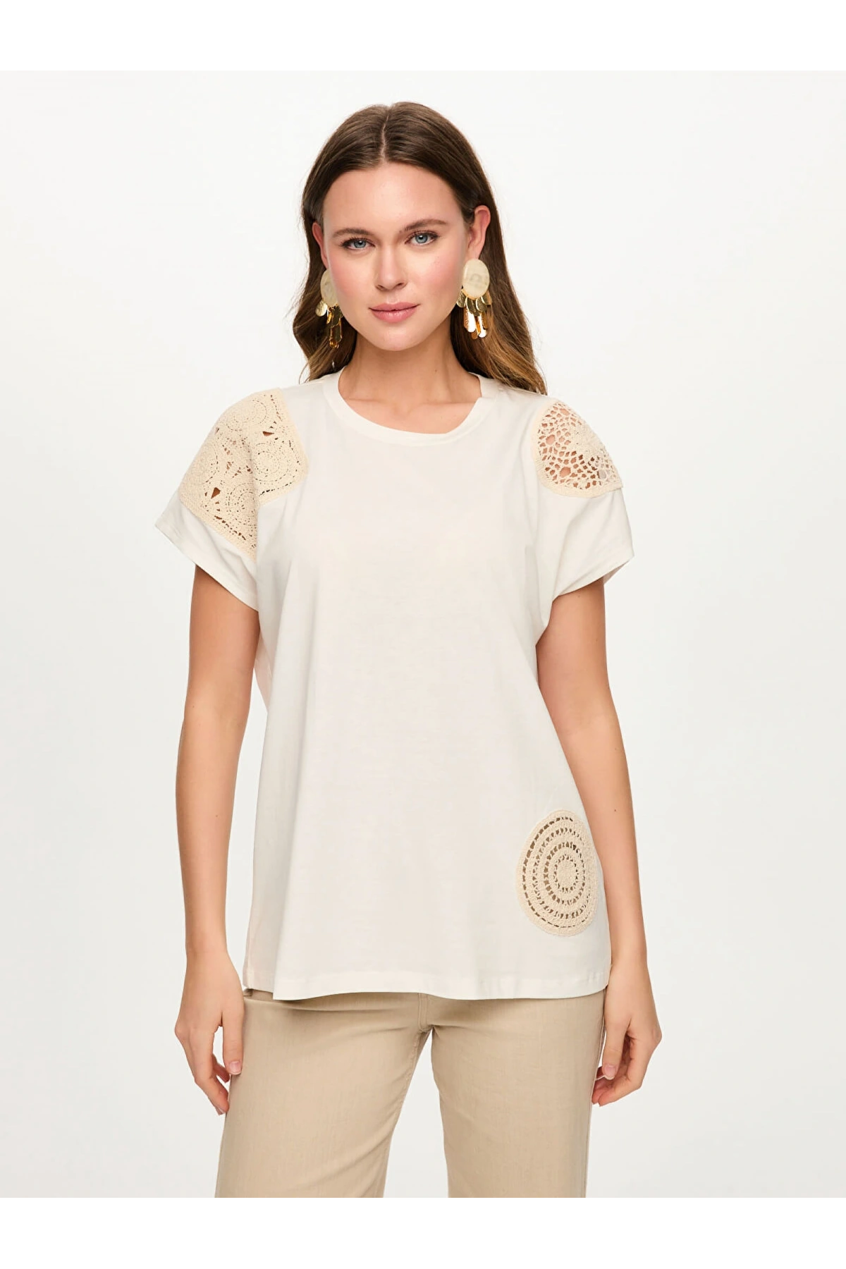 Faik Sönmez Kroşe Aplike Detaylı Yuvarlak Yaka T-Shirt US26TSH086