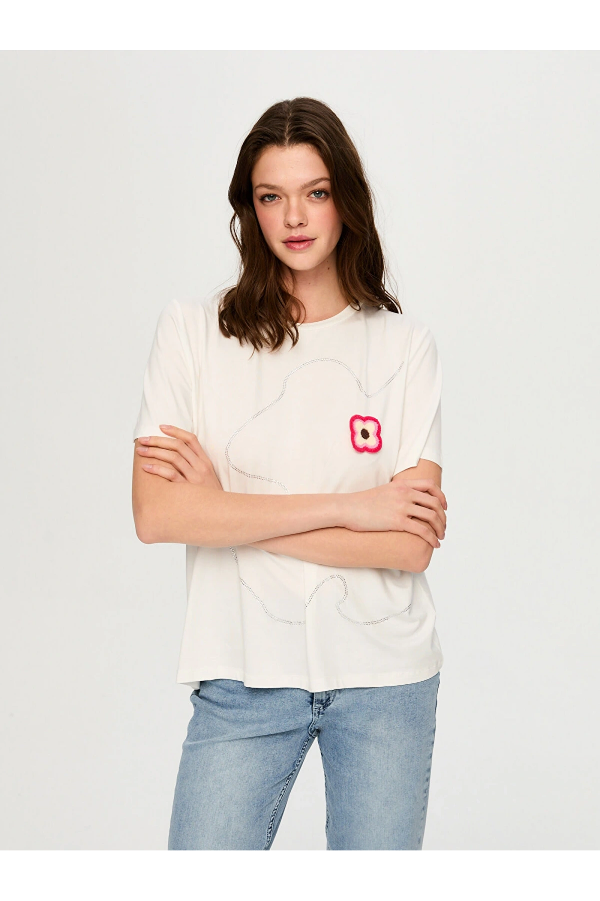 Faik Sönmez Taş Ve Çiçek Patch Detaylı Yuvarlak Yaka T-Shirt US26TSH052