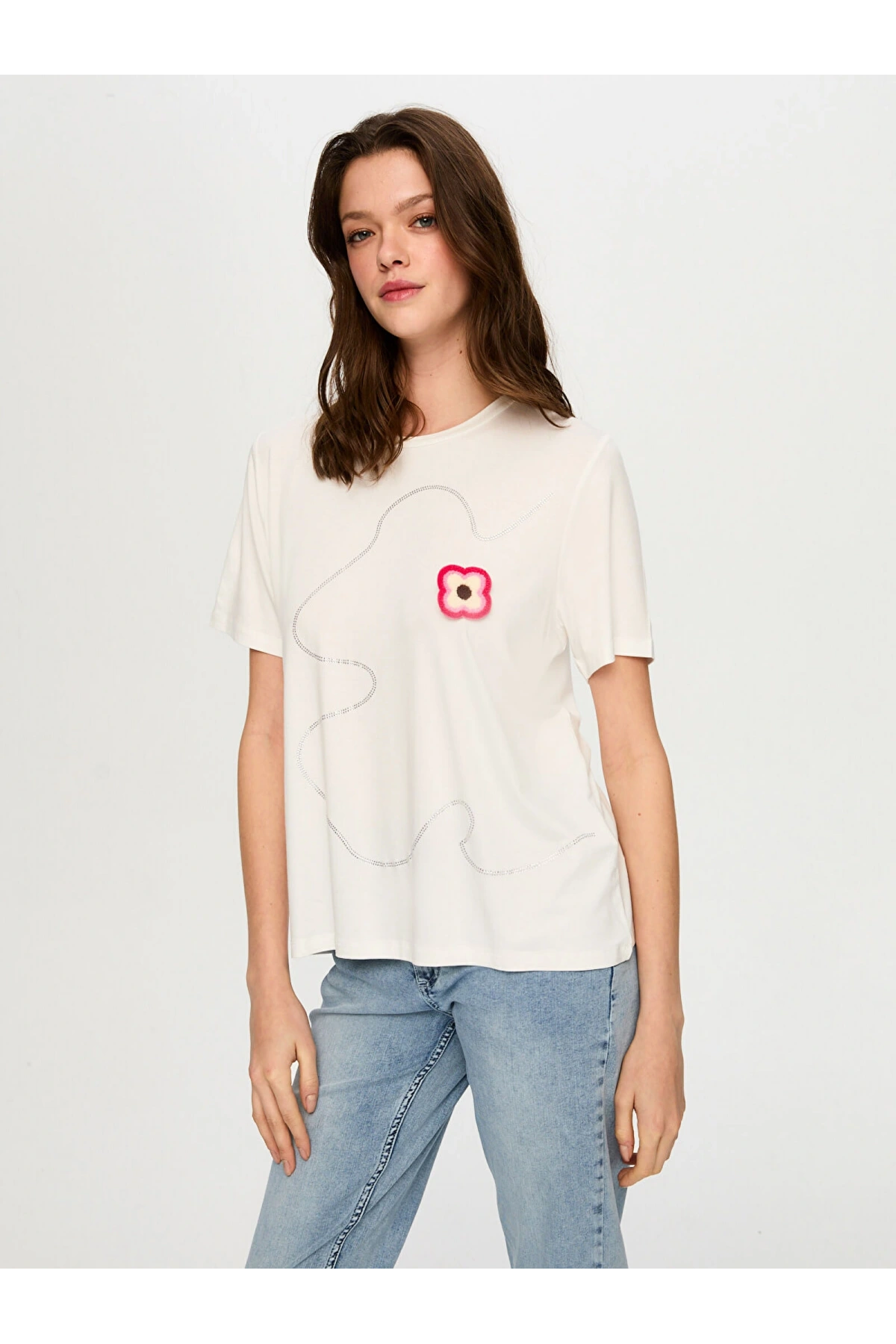 Faik Sönmez Taş Ve Çiçek Patch Detaylı Yuvarlak Yaka T-Shirt US26TSH052