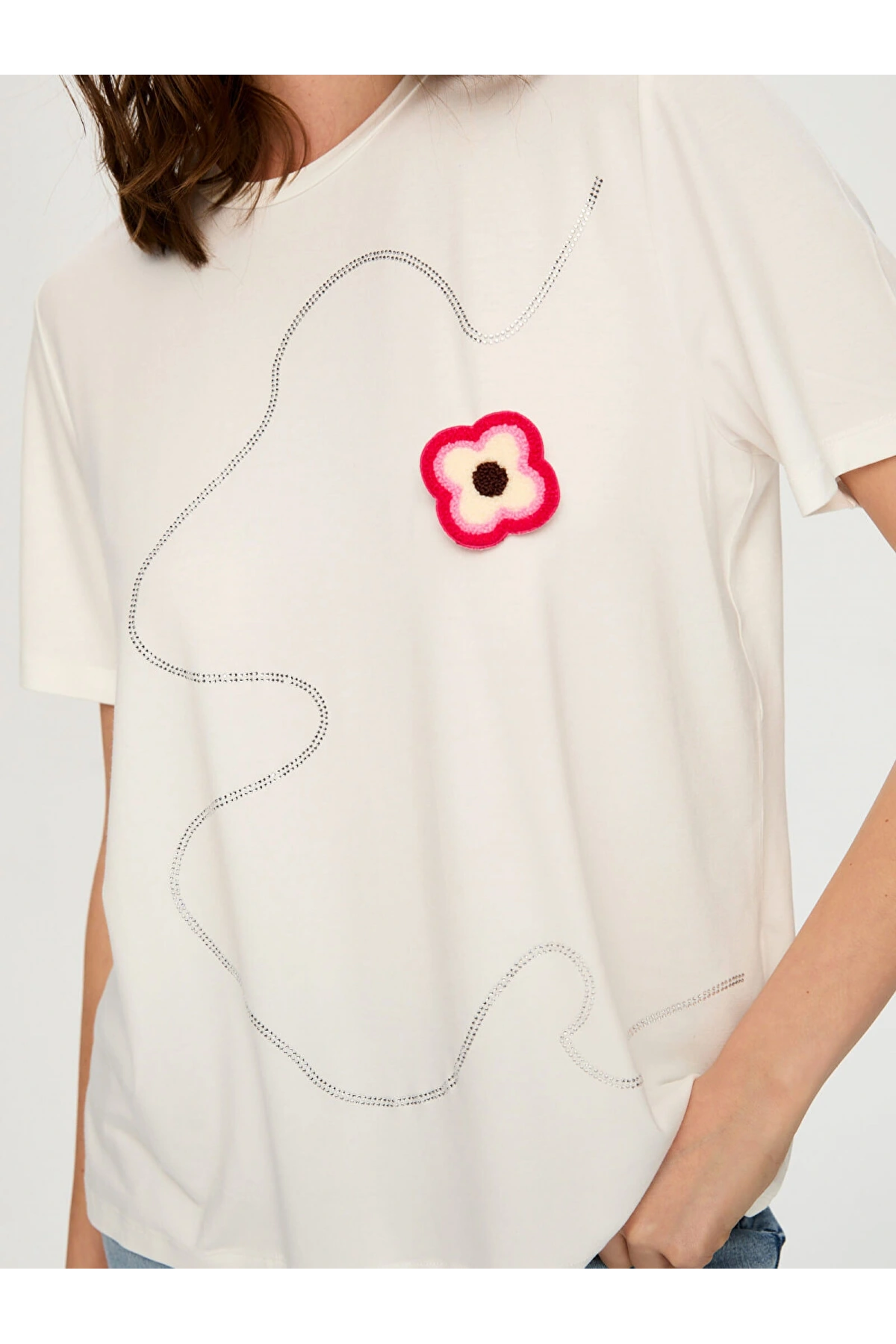 Faik Sönmez Taş Ve Çiçek Patch Detaylı Yuvarlak Yaka T-Shirt US26TSH052