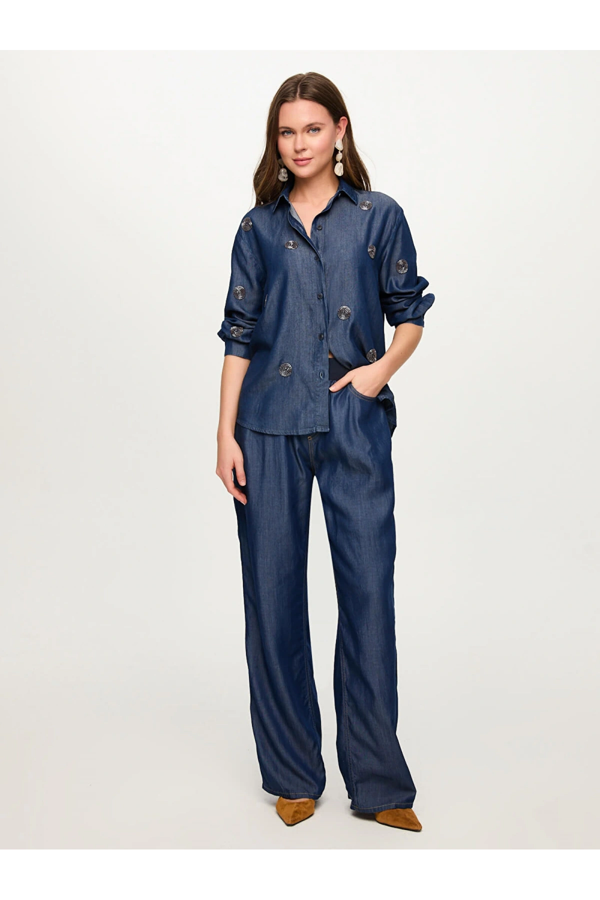 Faik Sönmez Boncuk Nakış Detaylı Lyocelli Jean Gömlek US26JGM003