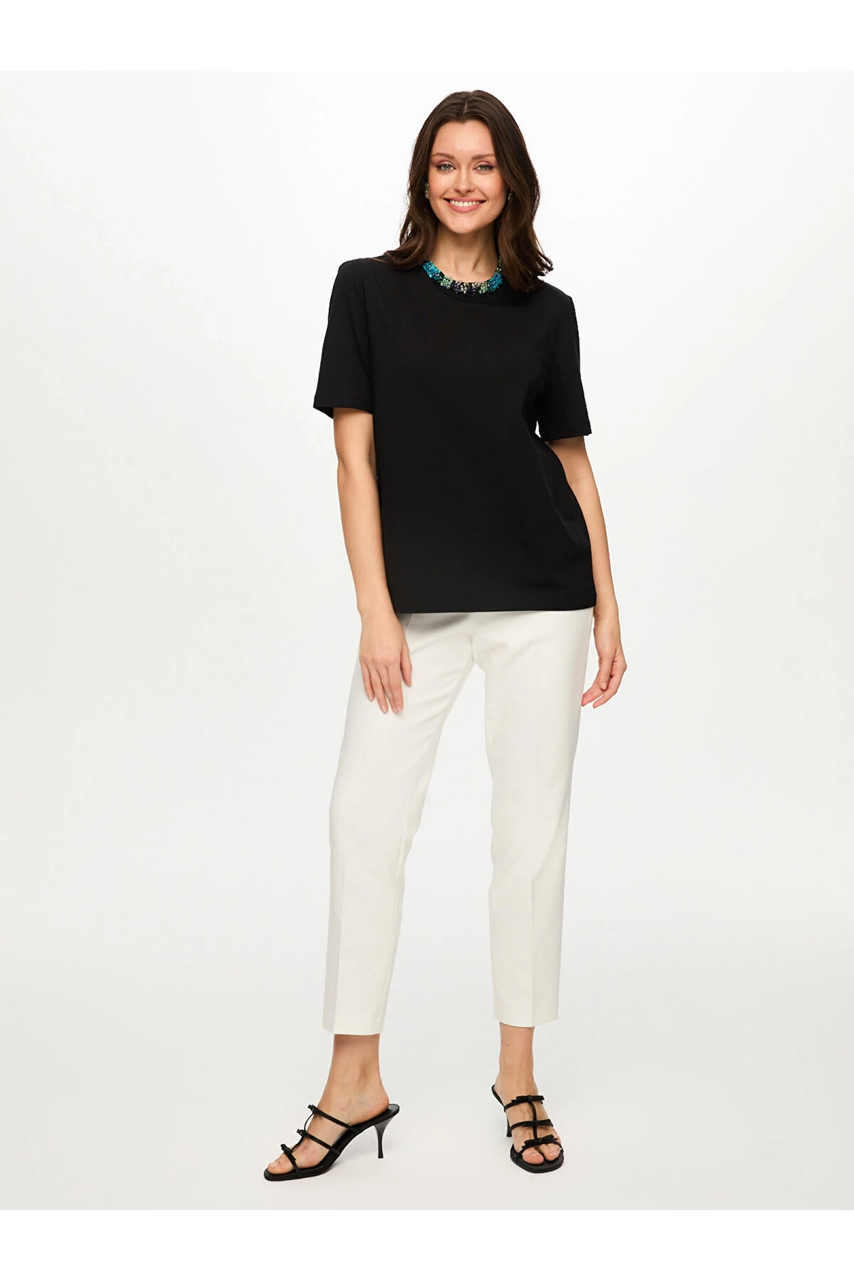 Faik Sönmez Yakası Taş Detaylı Yuvarlak Yaka T-Shirt US26TSH065