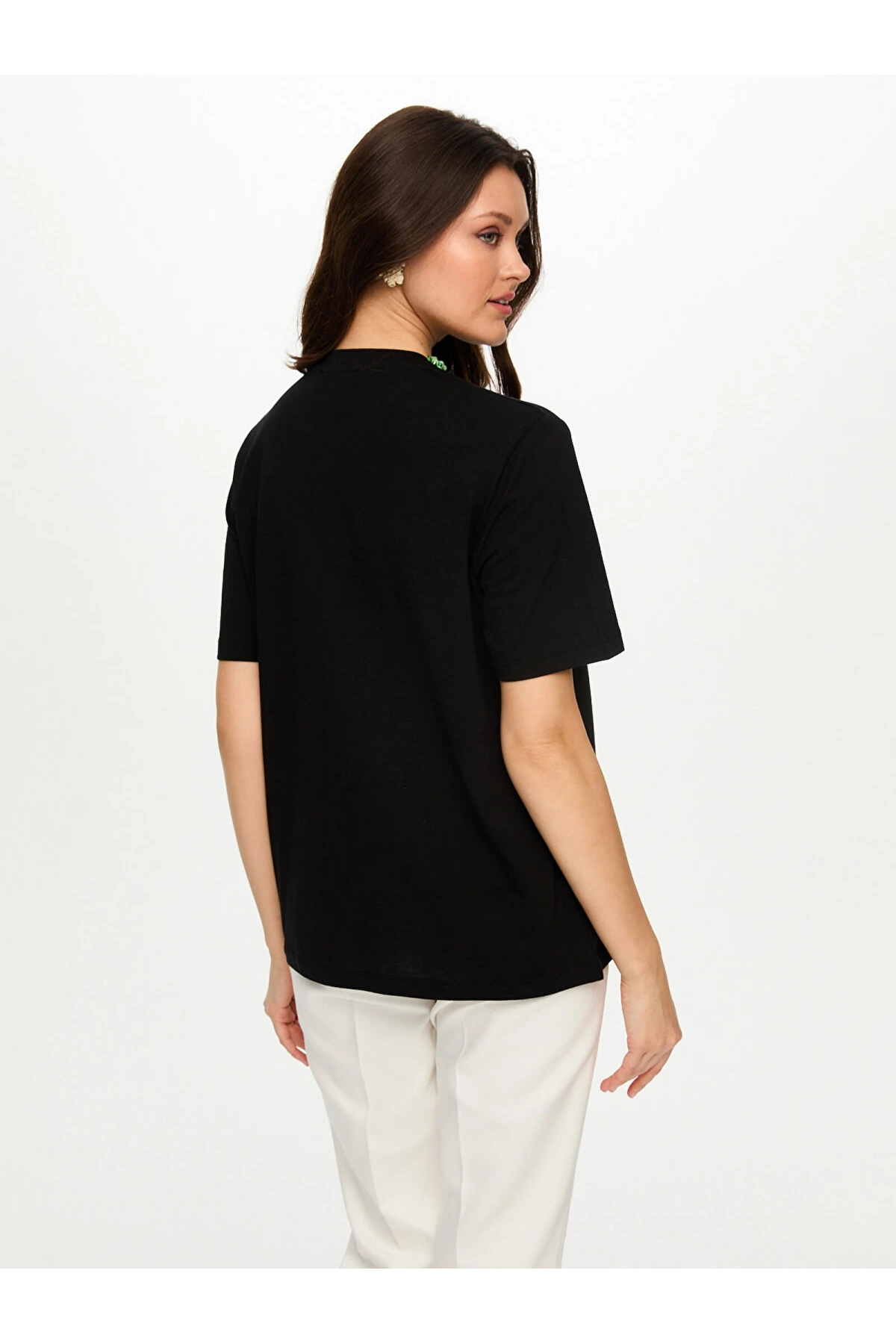 Faik Sönmez Yakası Taş Detaylı Yuvarlak Yaka T-Shirt US26TSH065