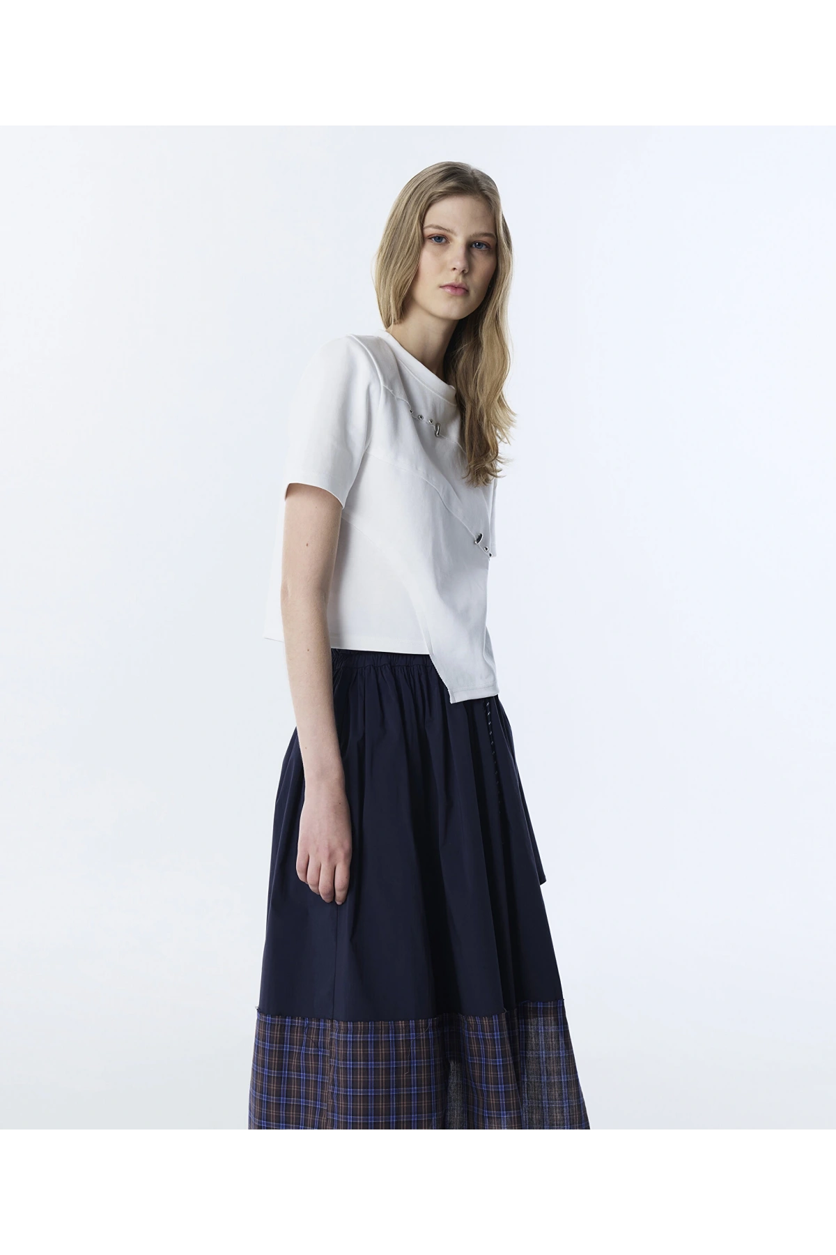 Twist Metal Aksesuarlı Asimetrik T-Shirt TS1260070090